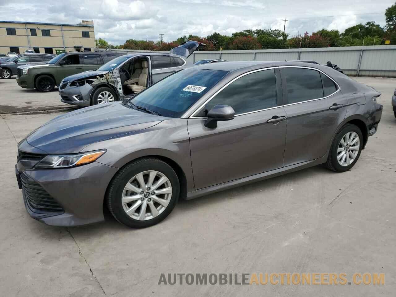 4T1B11HK6JU140092 TOYOTA CAMRY 2018