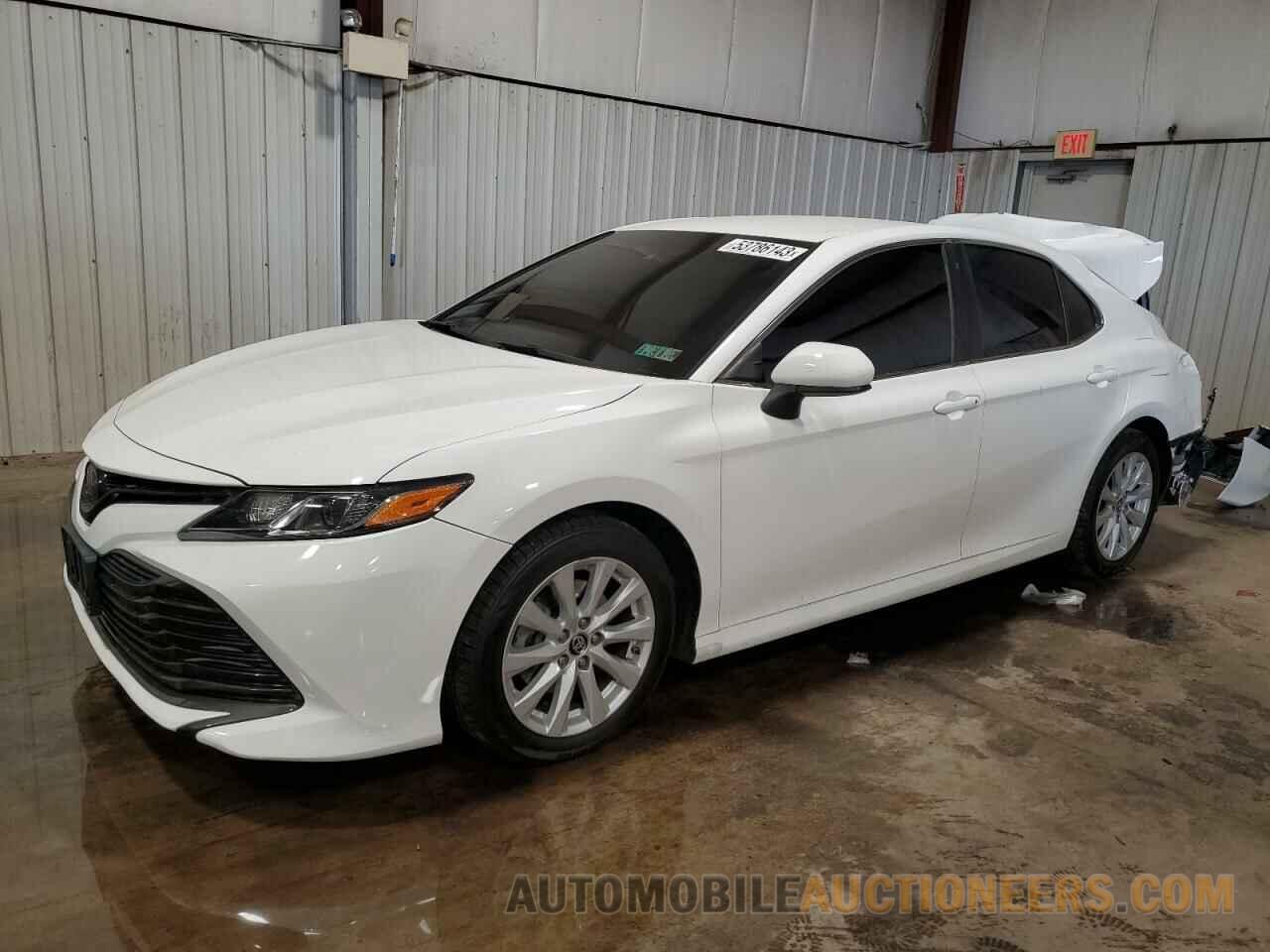 4T1B11HK6JU140366 TOYOTA CAMRY 2018