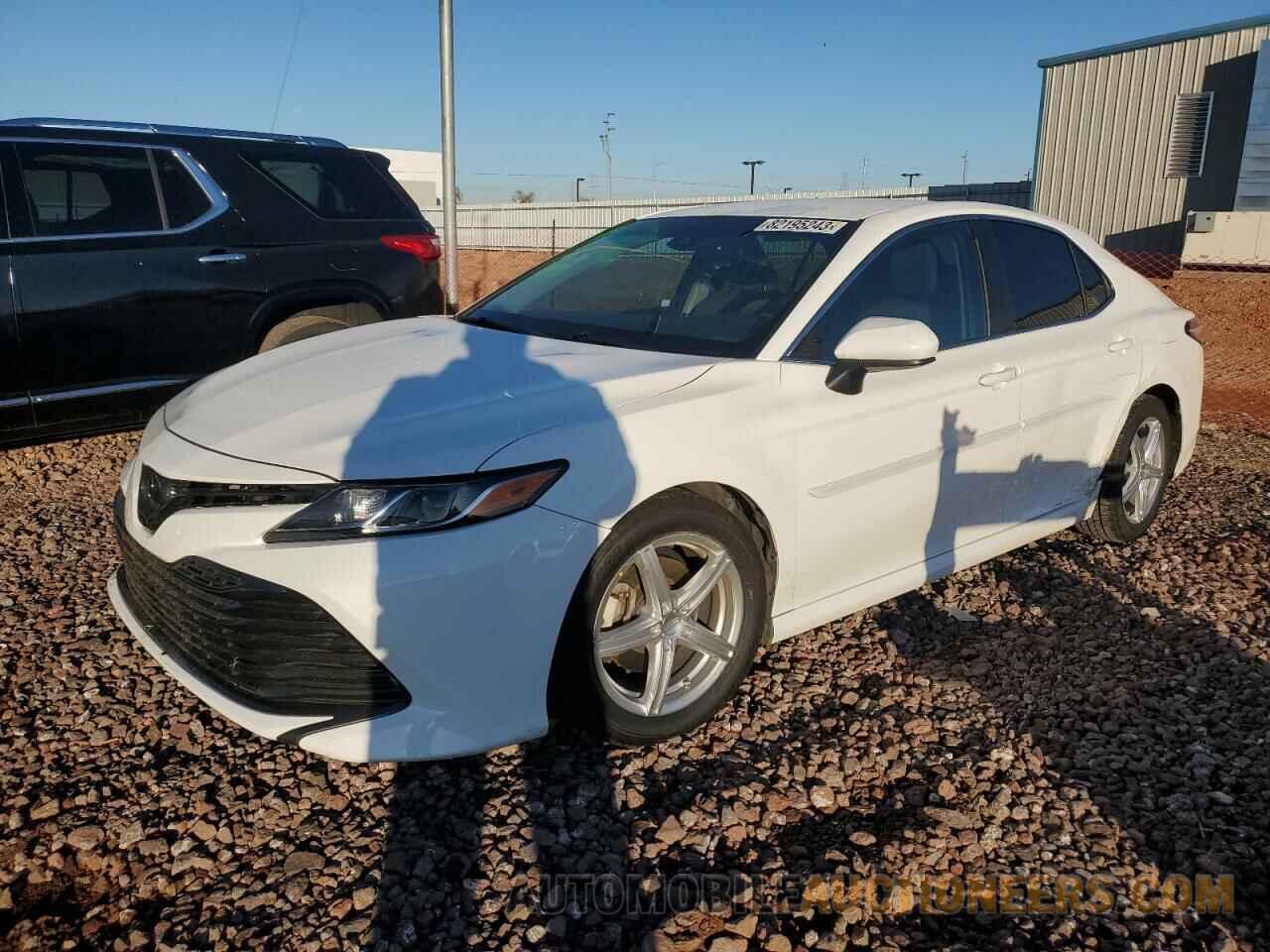 4T1B11HK6JU140786 TOYOTA CAMRY 2018