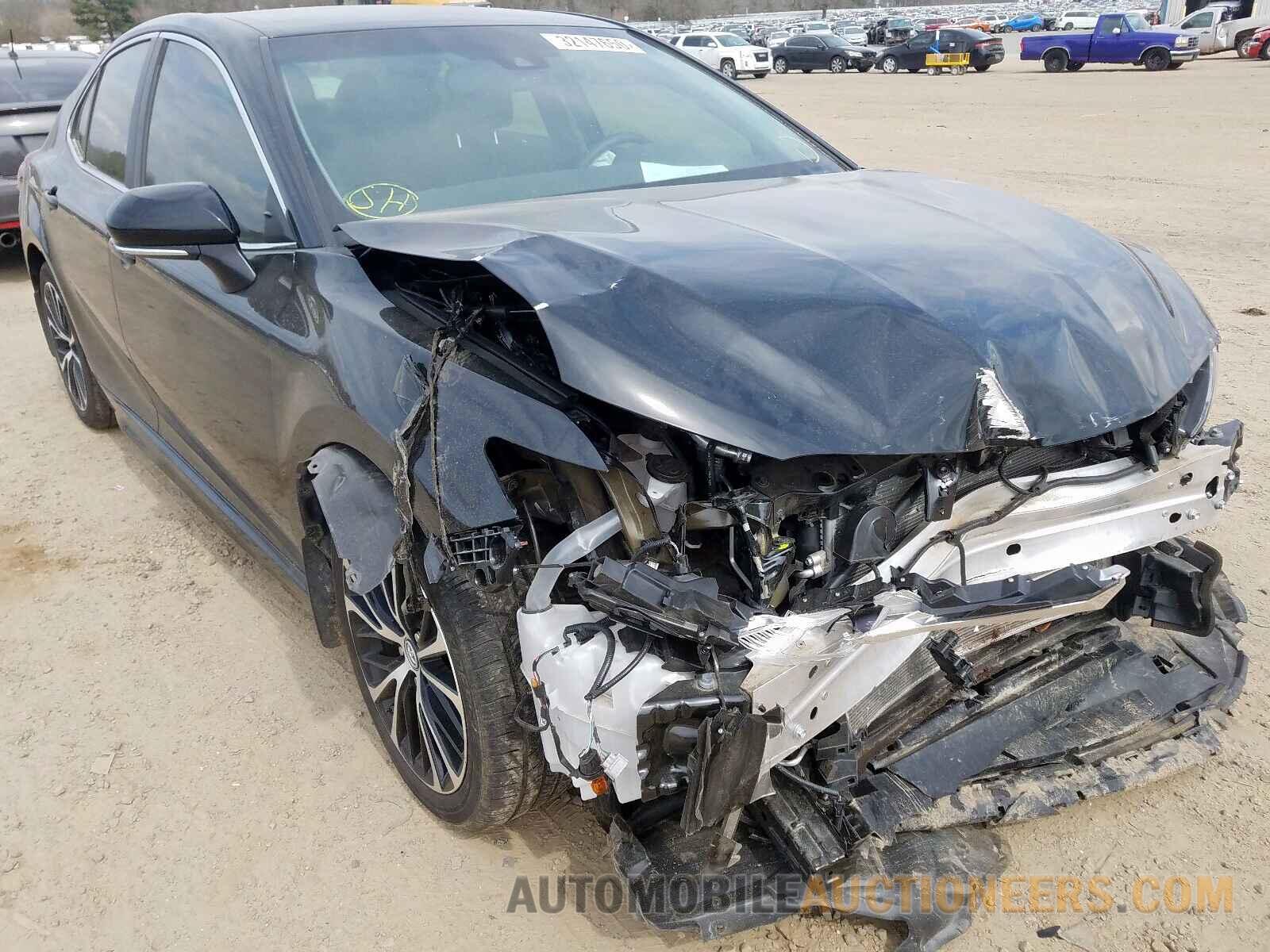 4T1B11HK6JU141131 TOYOTA CAMRY 2018