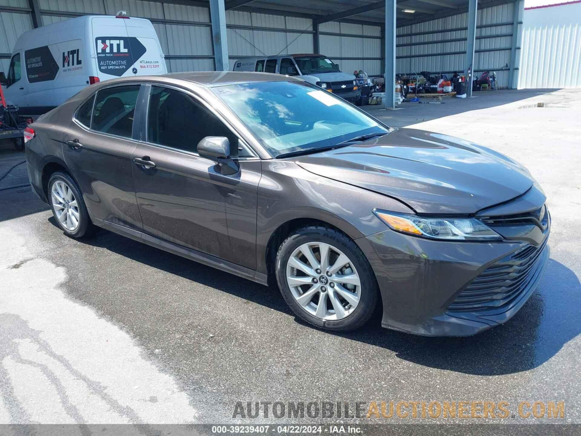 4T1B11HK6JU143414 TOYOTA CAMRY 2018