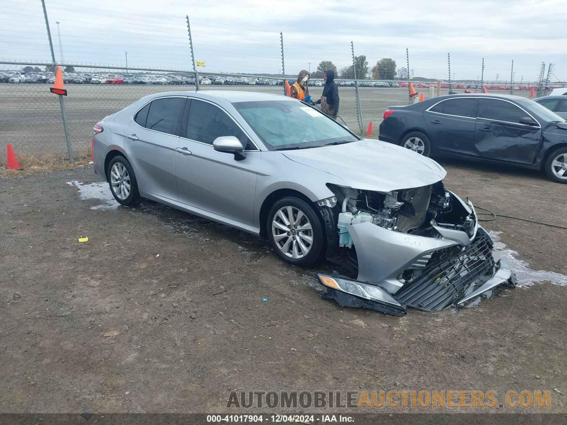 4T1B11HK6JU143669 TOYOTA CAMRY 2018