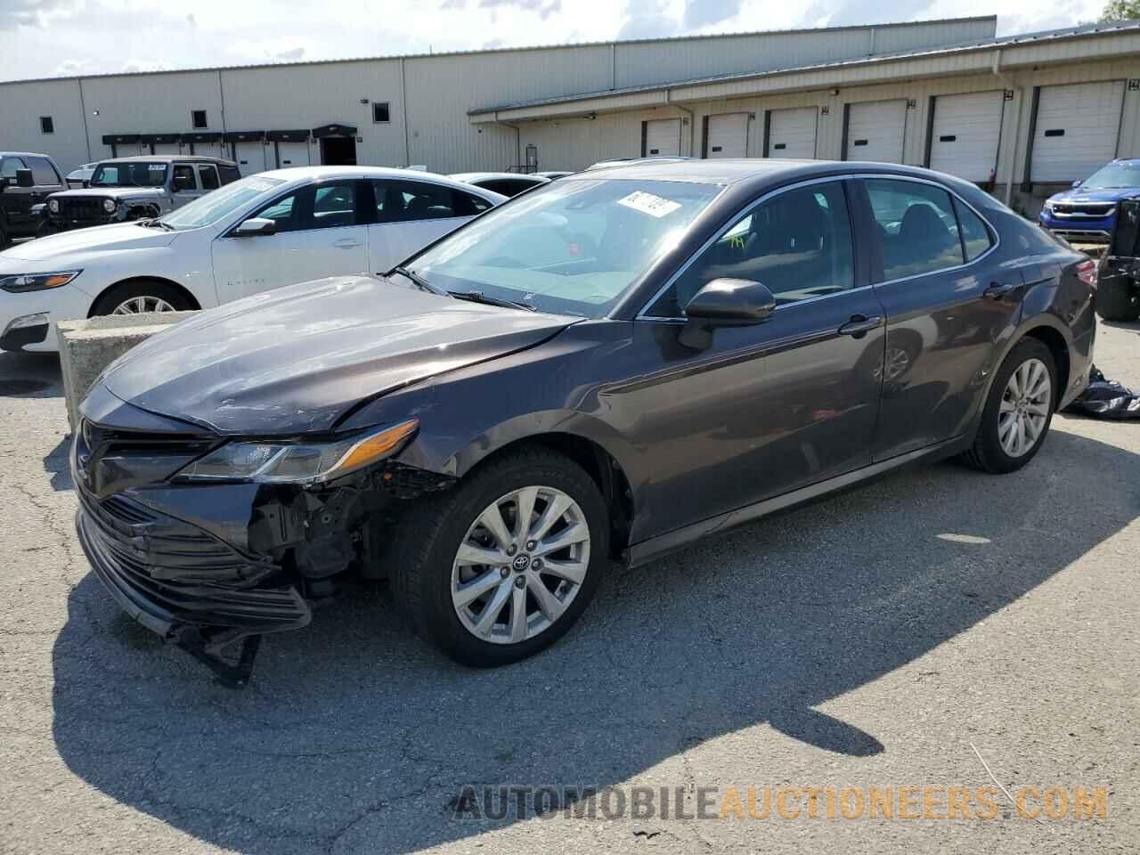 4T1B11HK6JU145700 TOYOTA CAMRY 2018