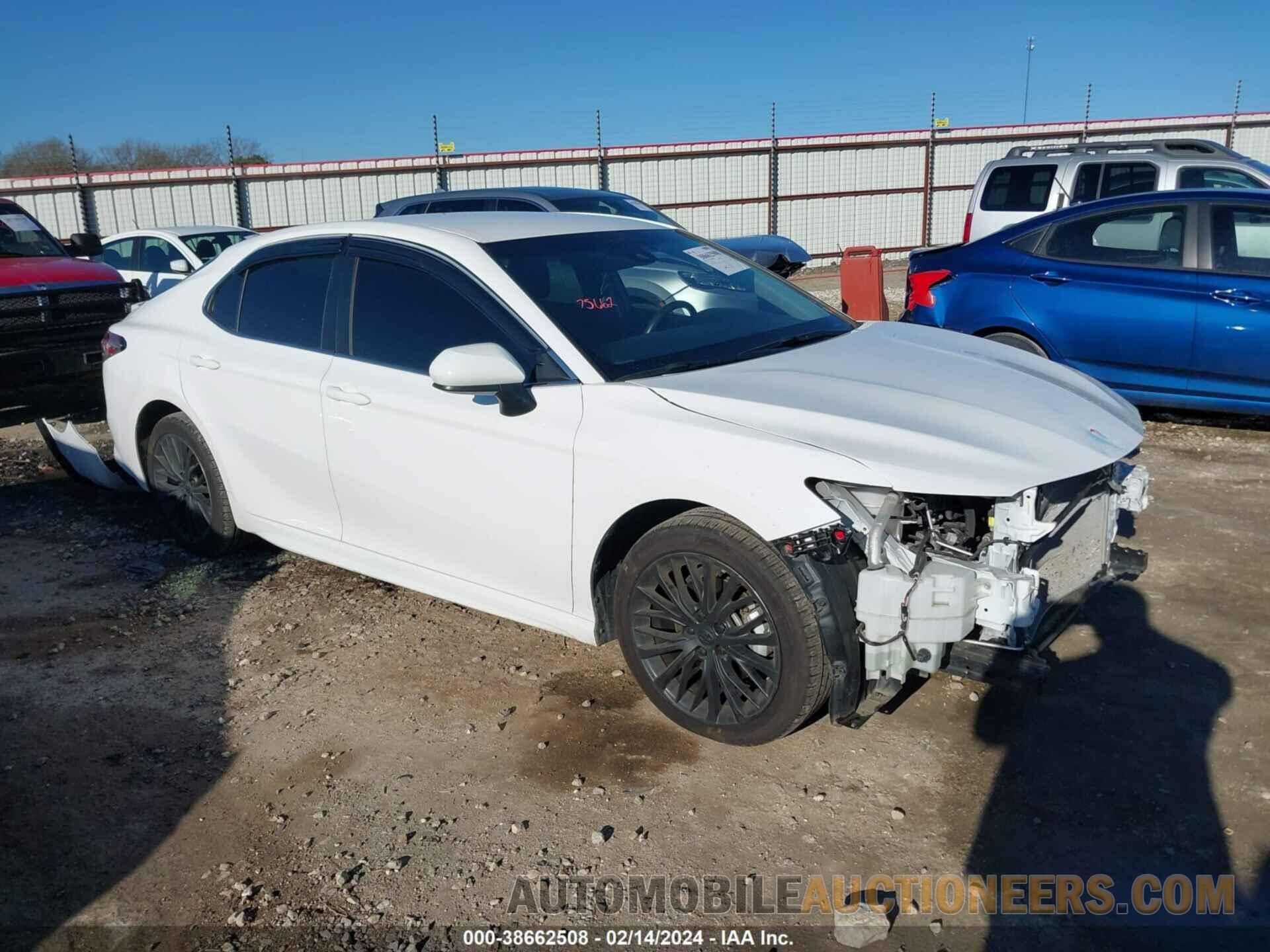 4T1B11HK6JU148435 TOYOTA CAMRY 2018