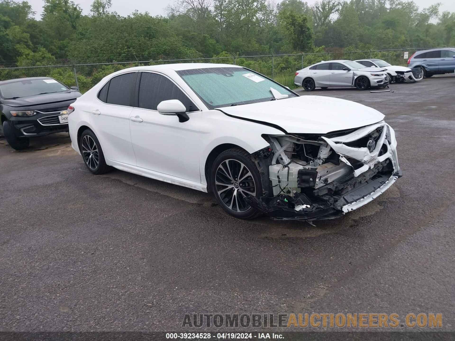 4T1B11HK6JU149813 TOYOTA CAMRY 2018