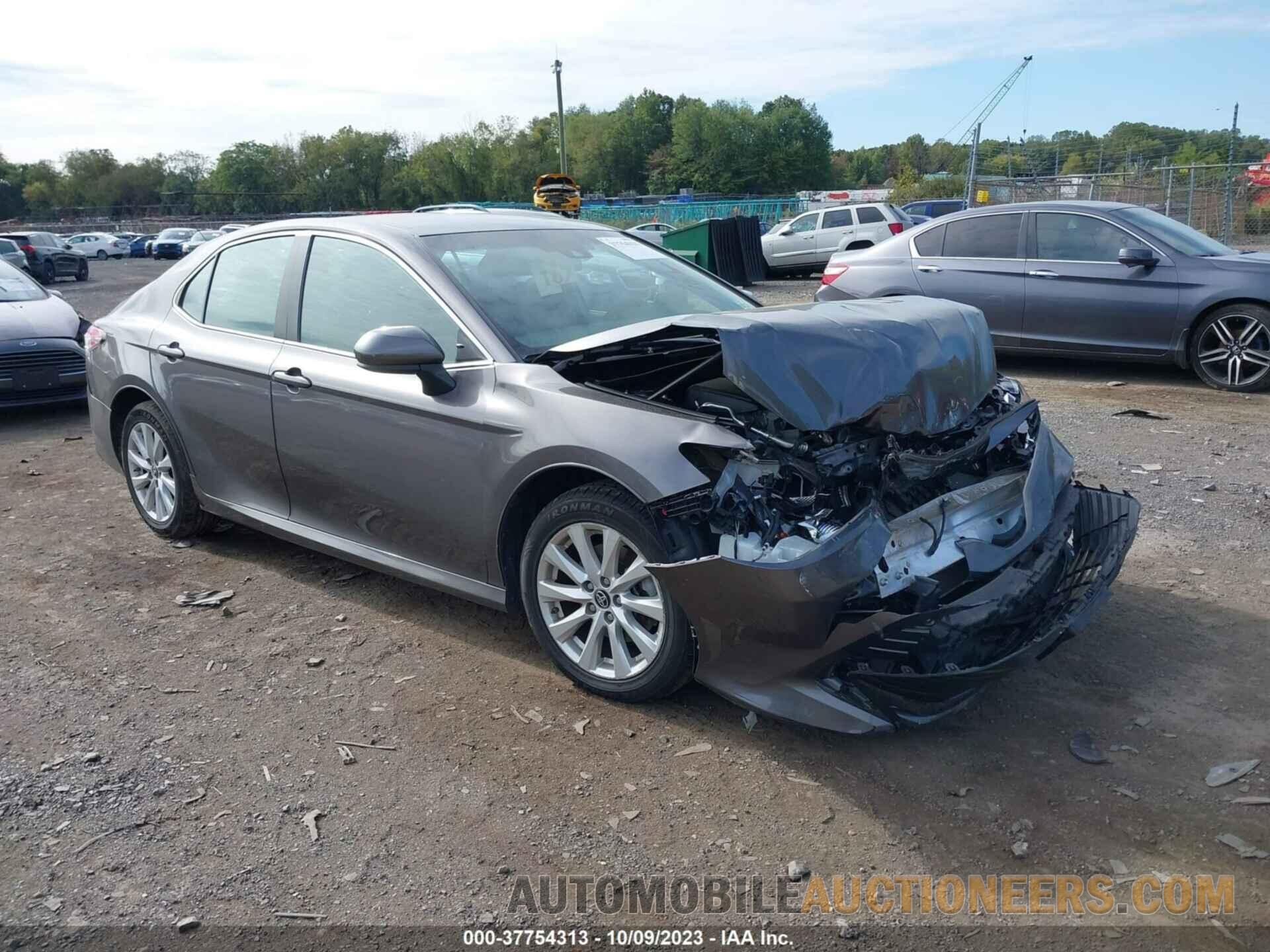 4T1B11HK6JU151237 TOYOTA CAMRY 2018