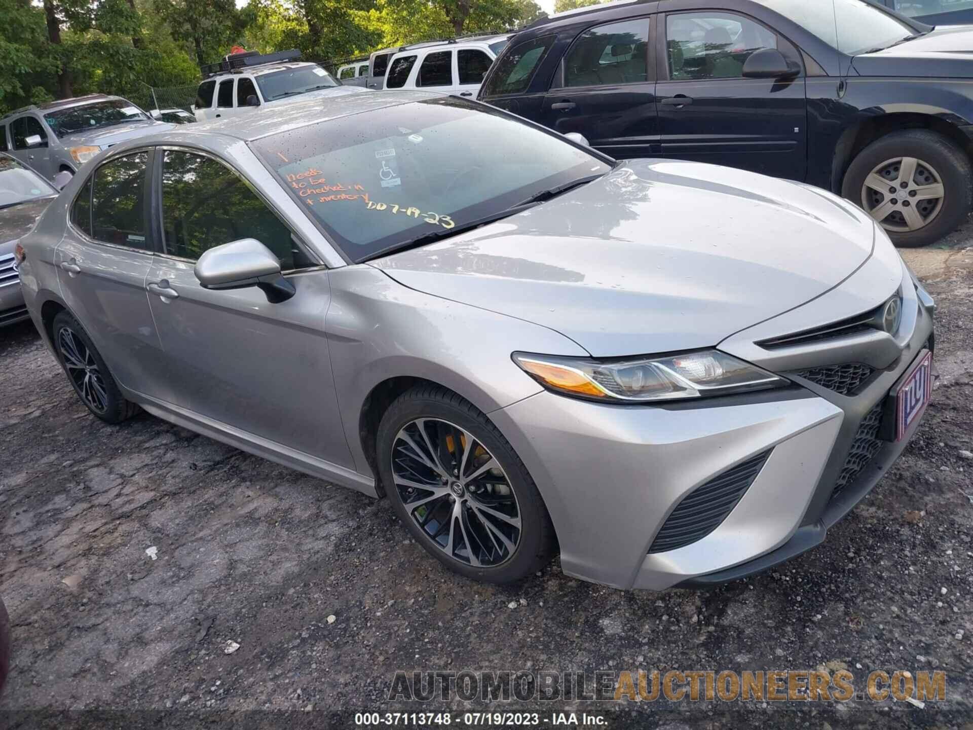 4T1B11HK6JU157989 TOYOTA CAMRY 2018