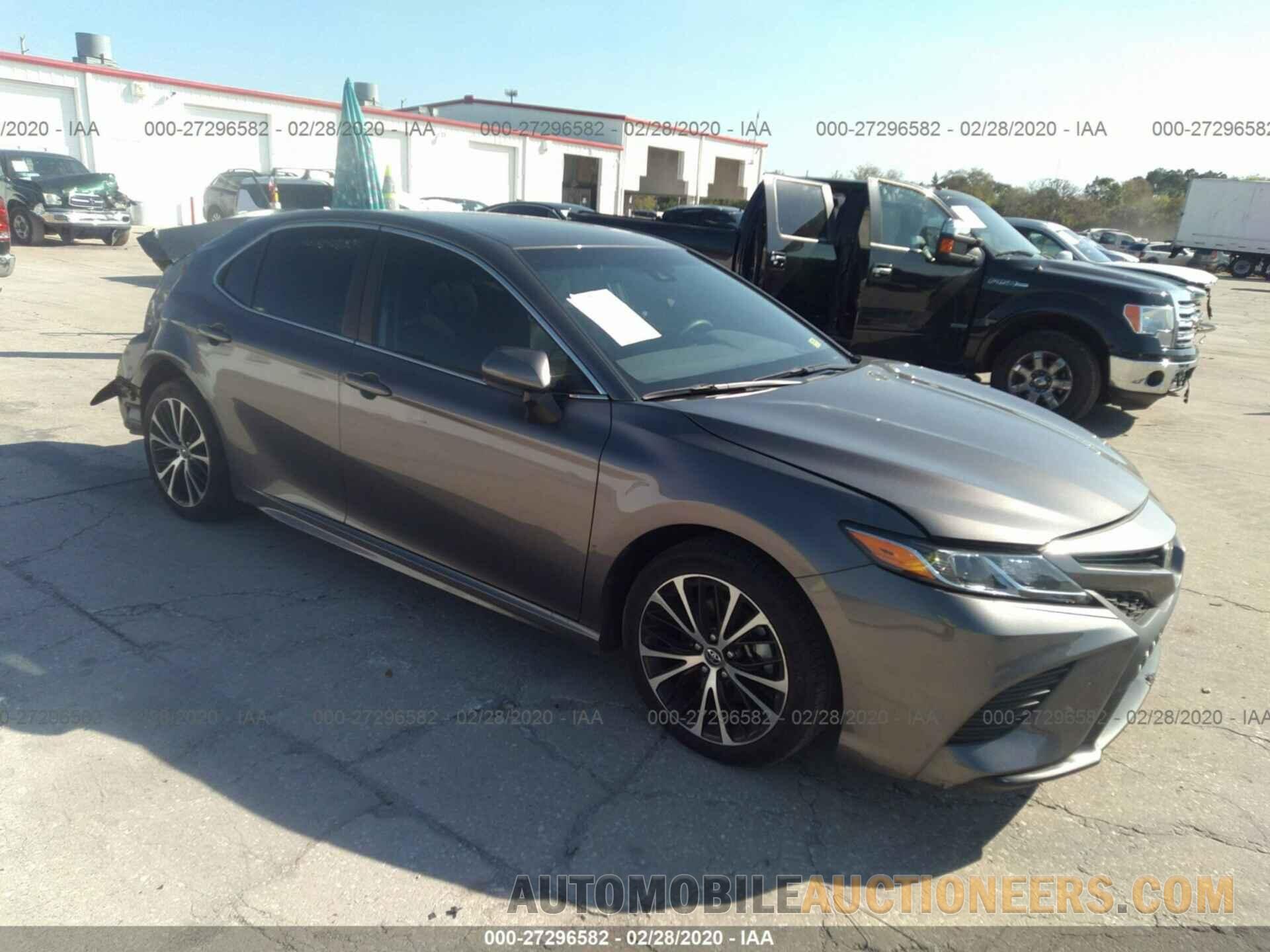 4T1B11HK6JU158978 Toyota Camry 2018