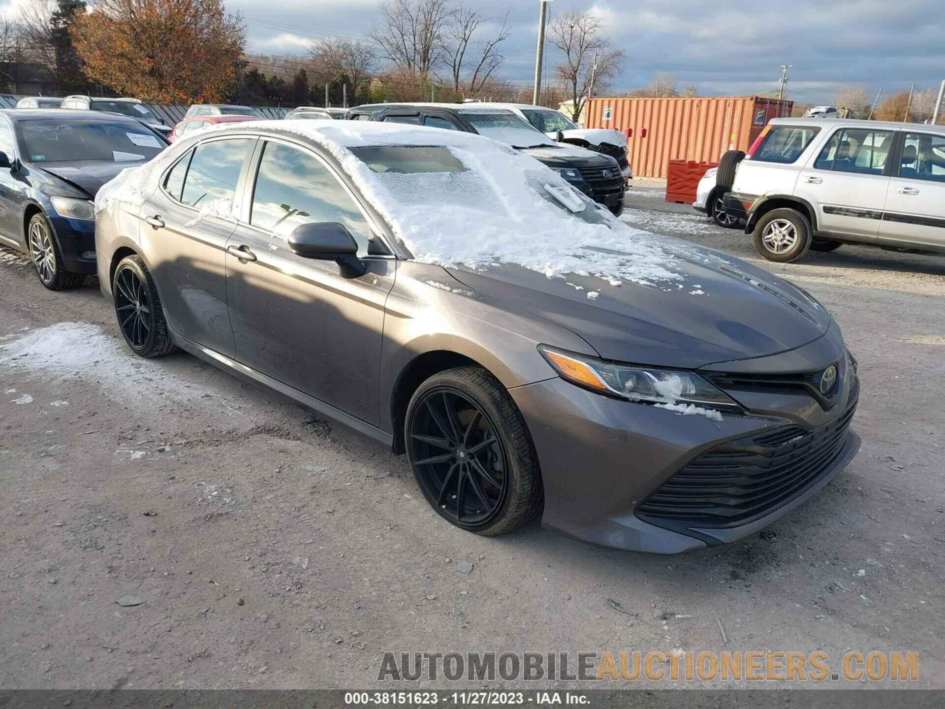 4T1B11HK6JU512918 TOYOTA CAMRY 2018