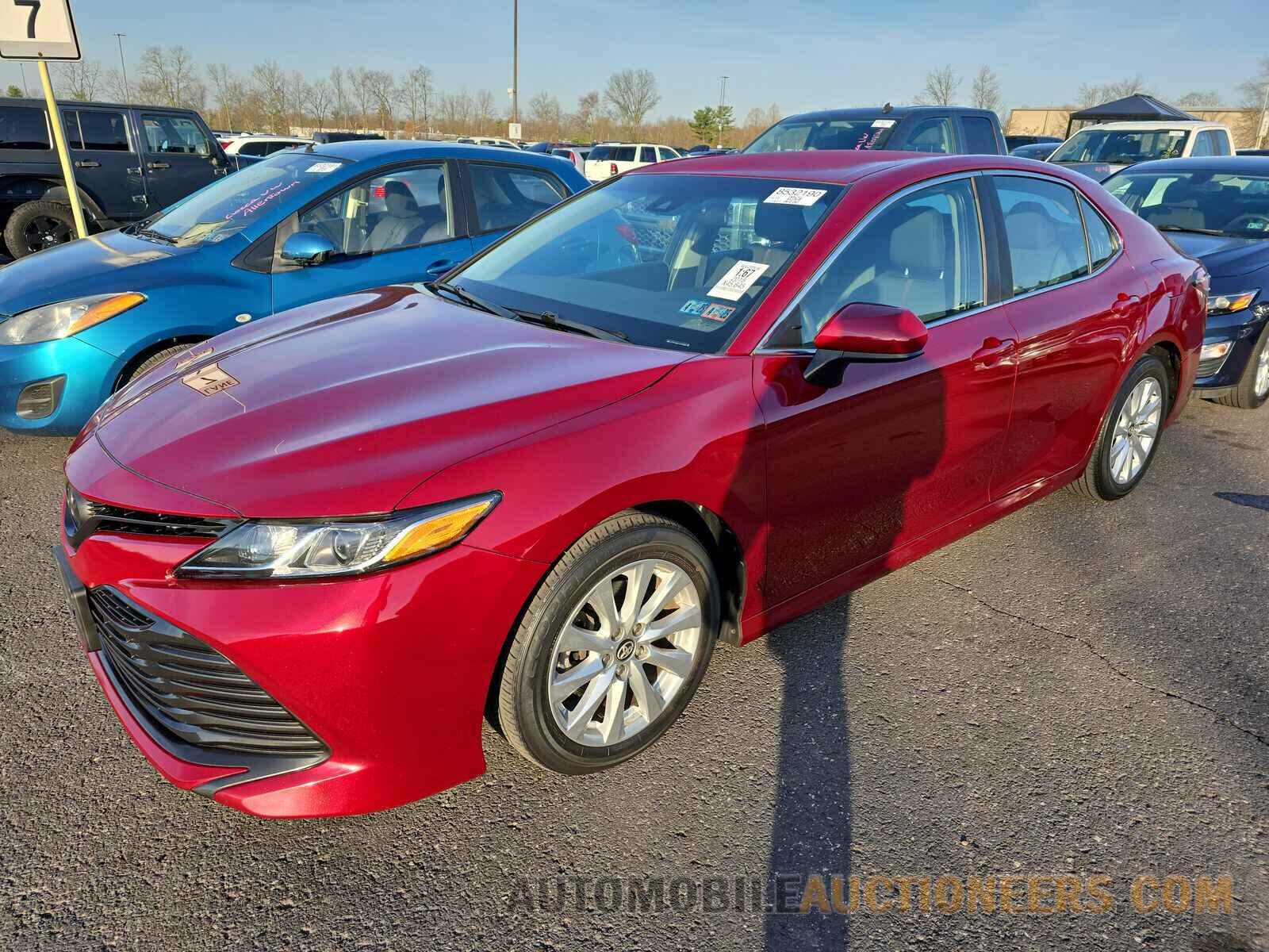 4T1B11HK6JU520582 Toyota Camry 2018