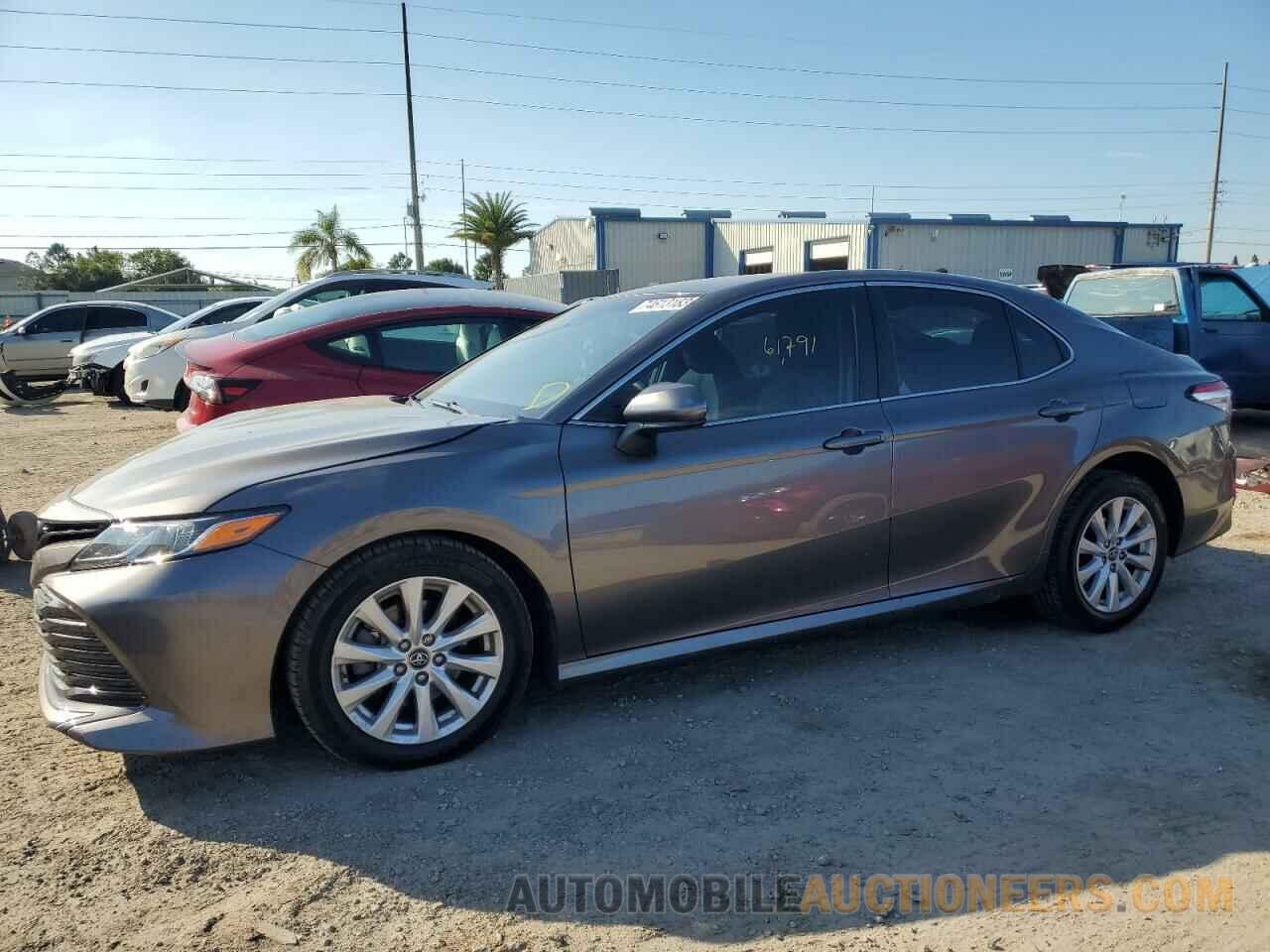 4T1B11HK6JU521621 TOYOTA CAMRY 2018