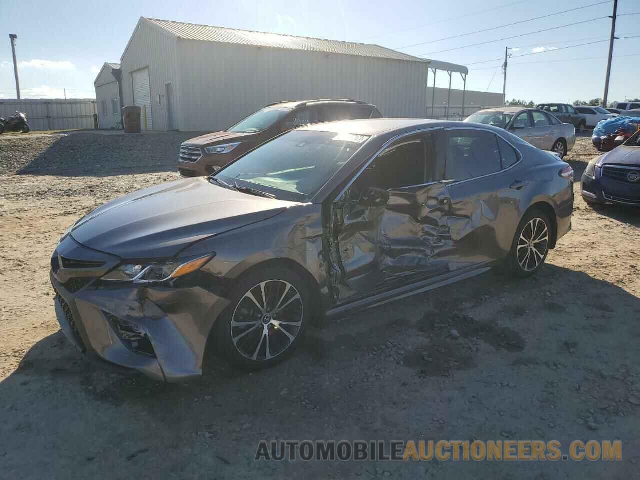 4T1B11HK6JU521988 TOYOTA CAMRY 2018