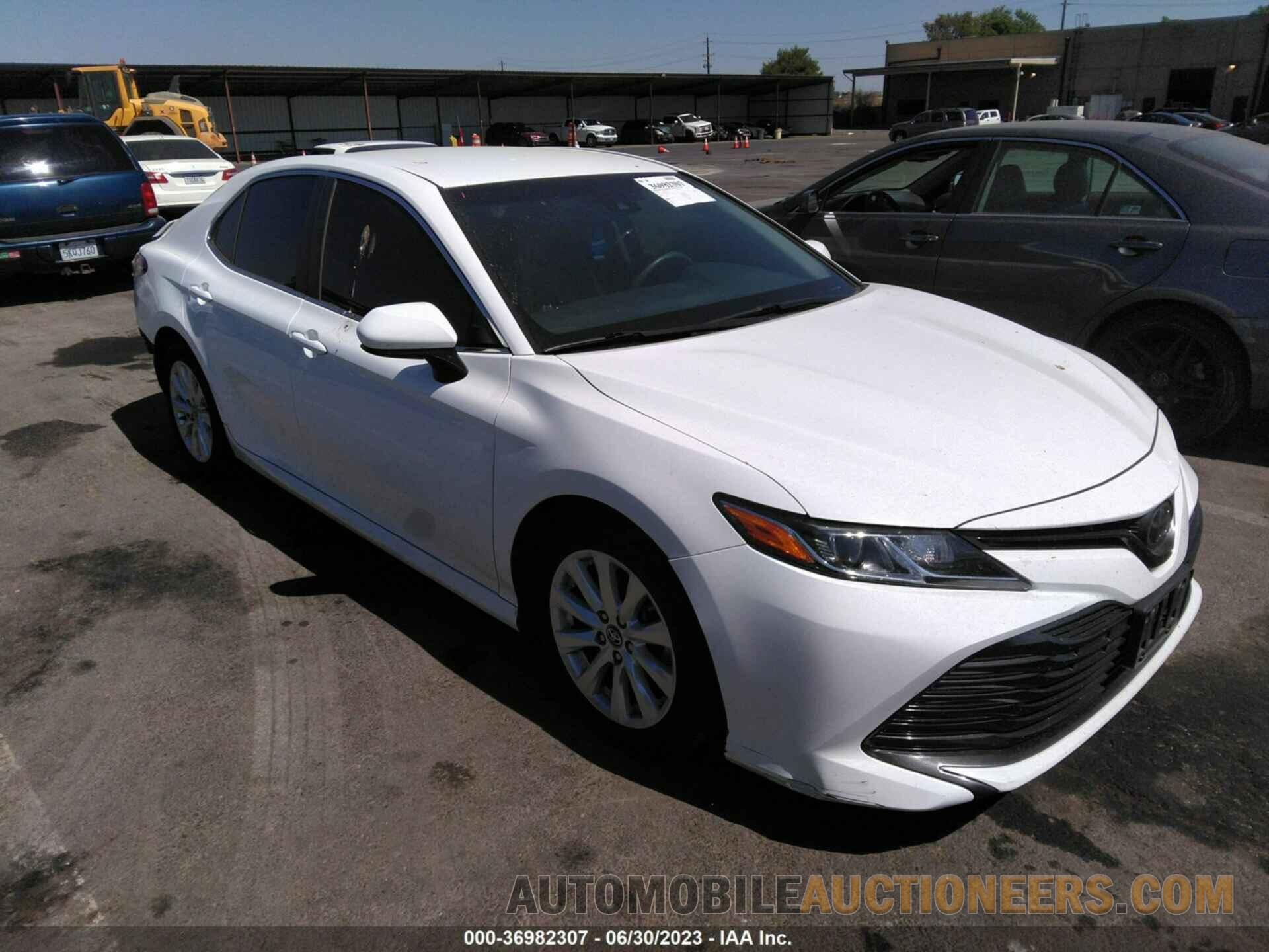 4T1B11HK6JU523126 TOYOTA CAMRY 2018