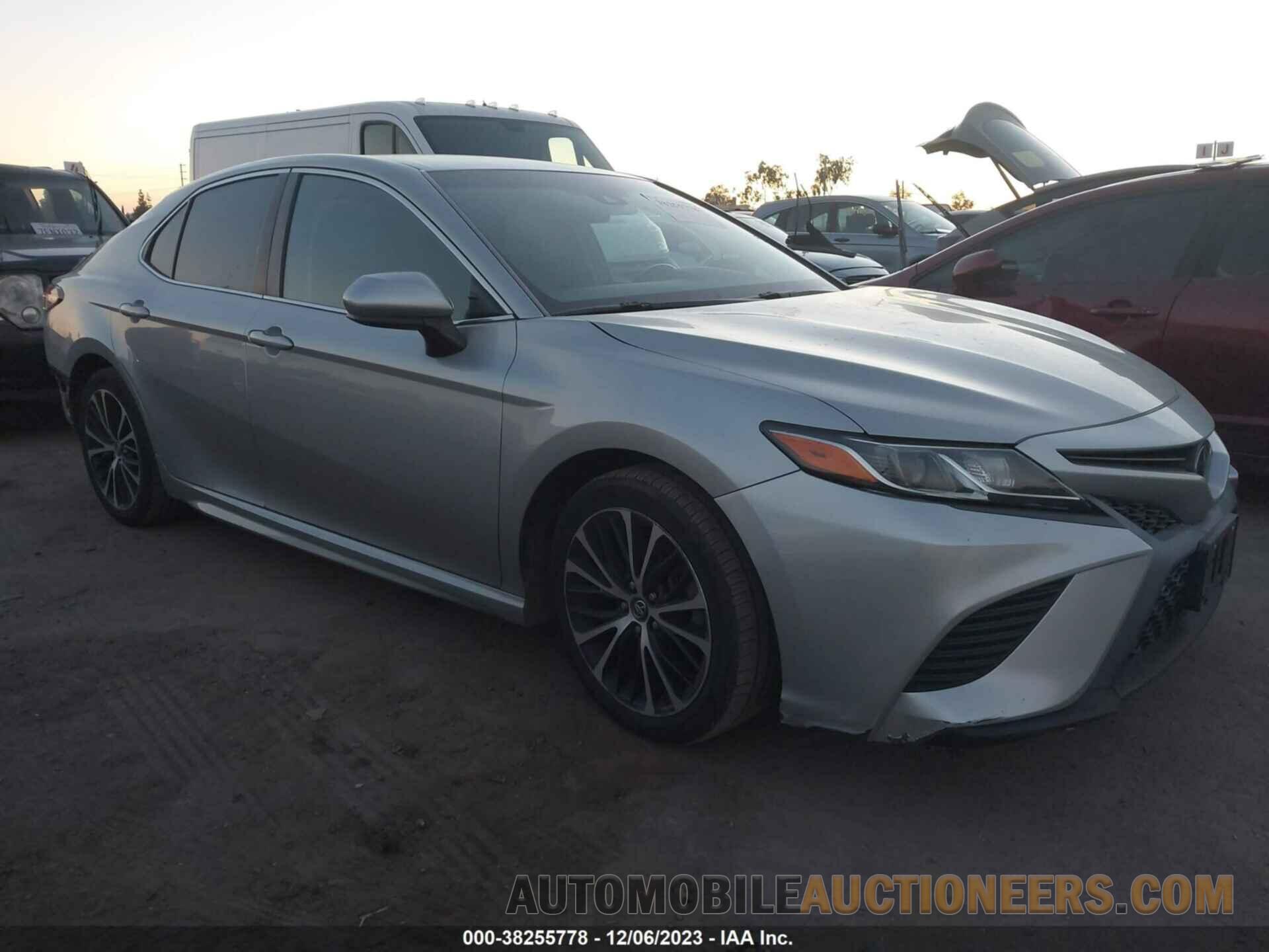 4T1B11HK6JU523725 TOYOTA CAMRY 2018