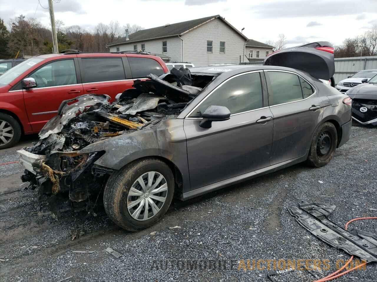 4T1B11HK6JU530688 TOYOTA CAMRY 2018