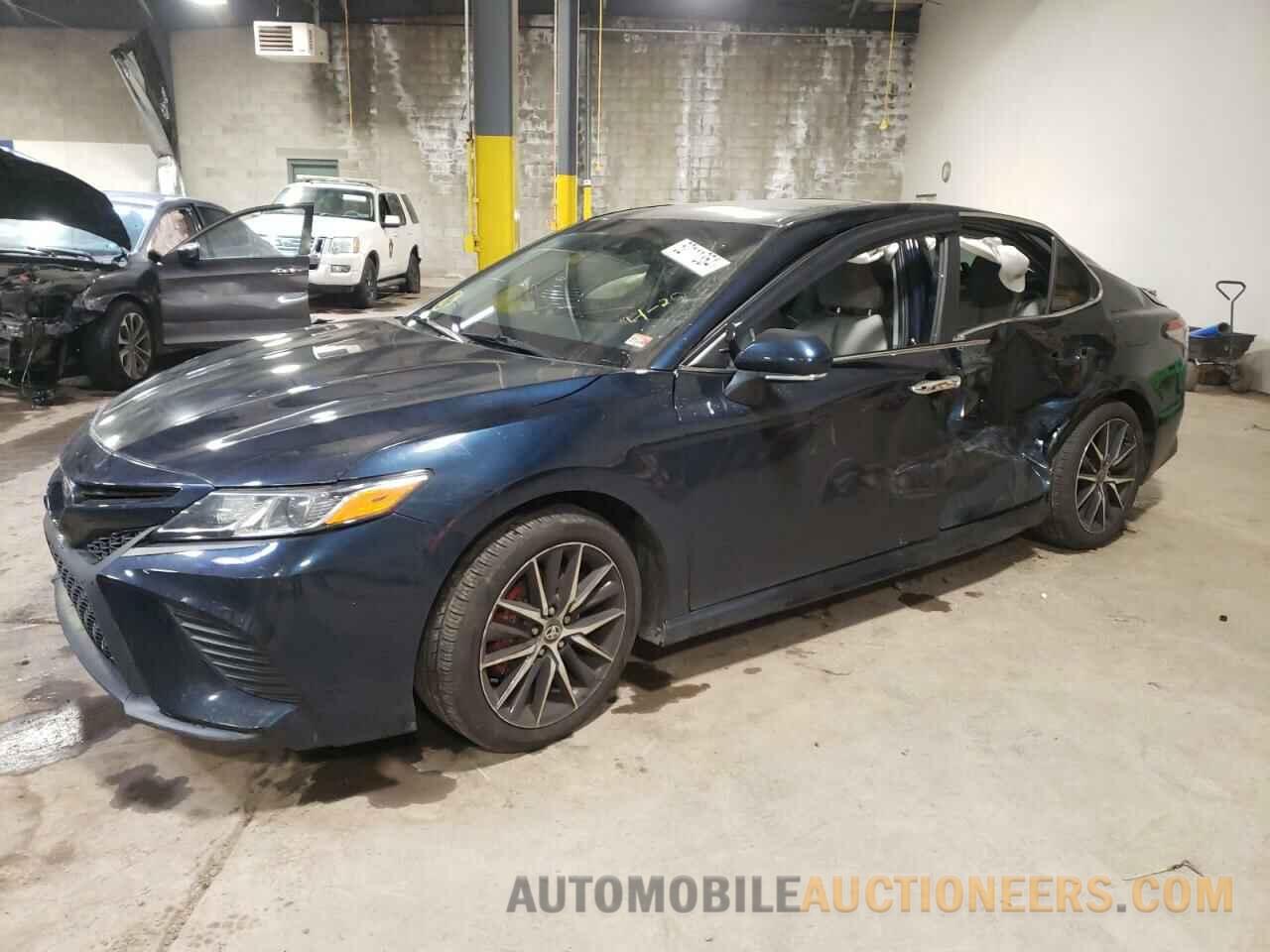 4T1B11HK6JU533588 TOYOTA CAMRY 2018