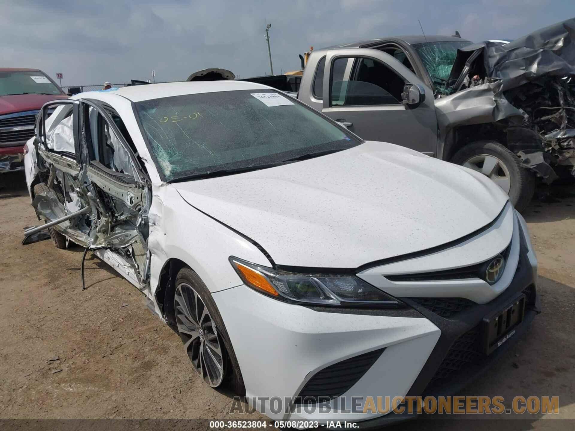 4T1B11HK6JU533980 TOYOTA CAMRY 2018