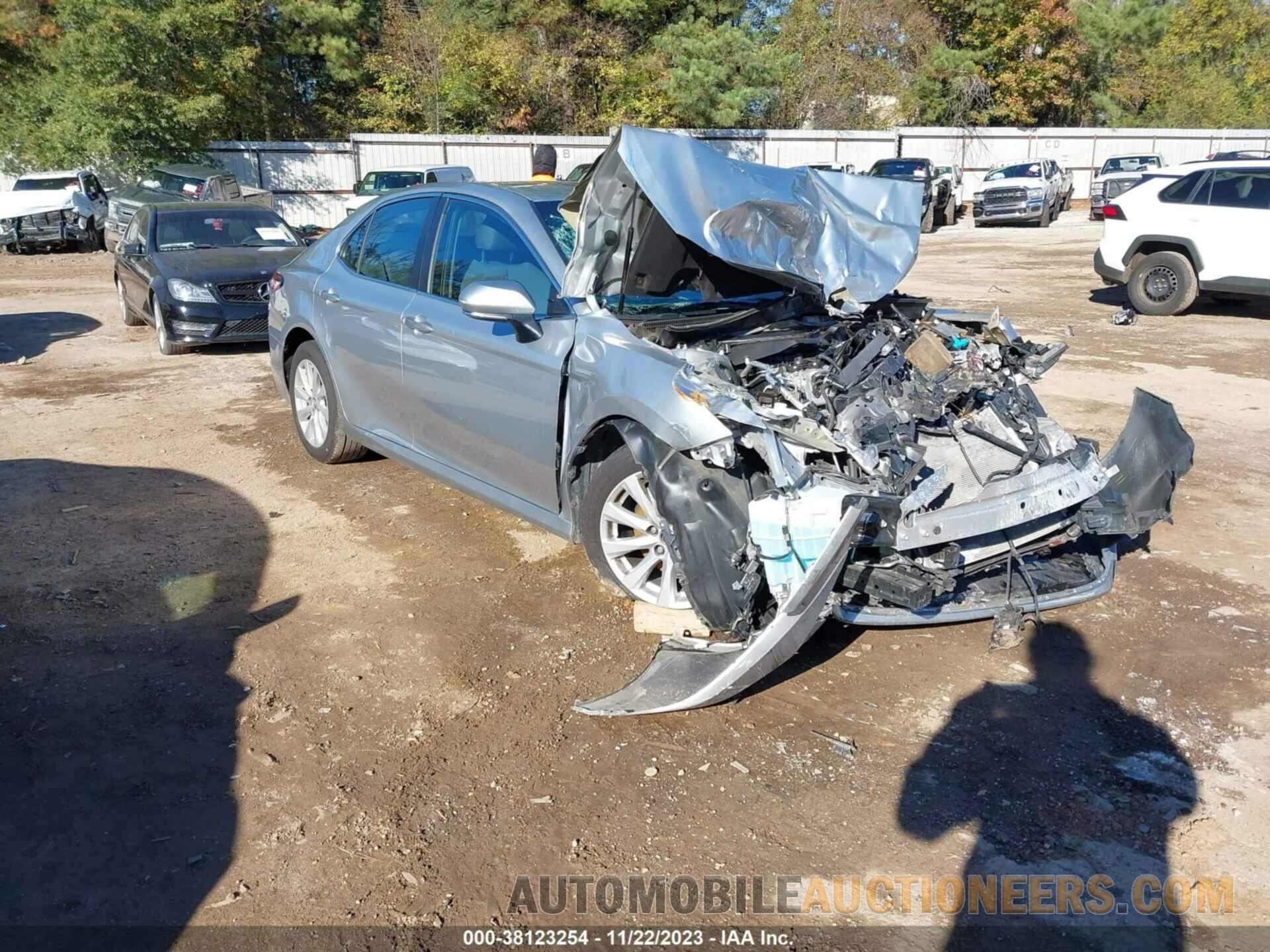 4T1B11HK6JU536409 TOYOTA CAMRY 2018