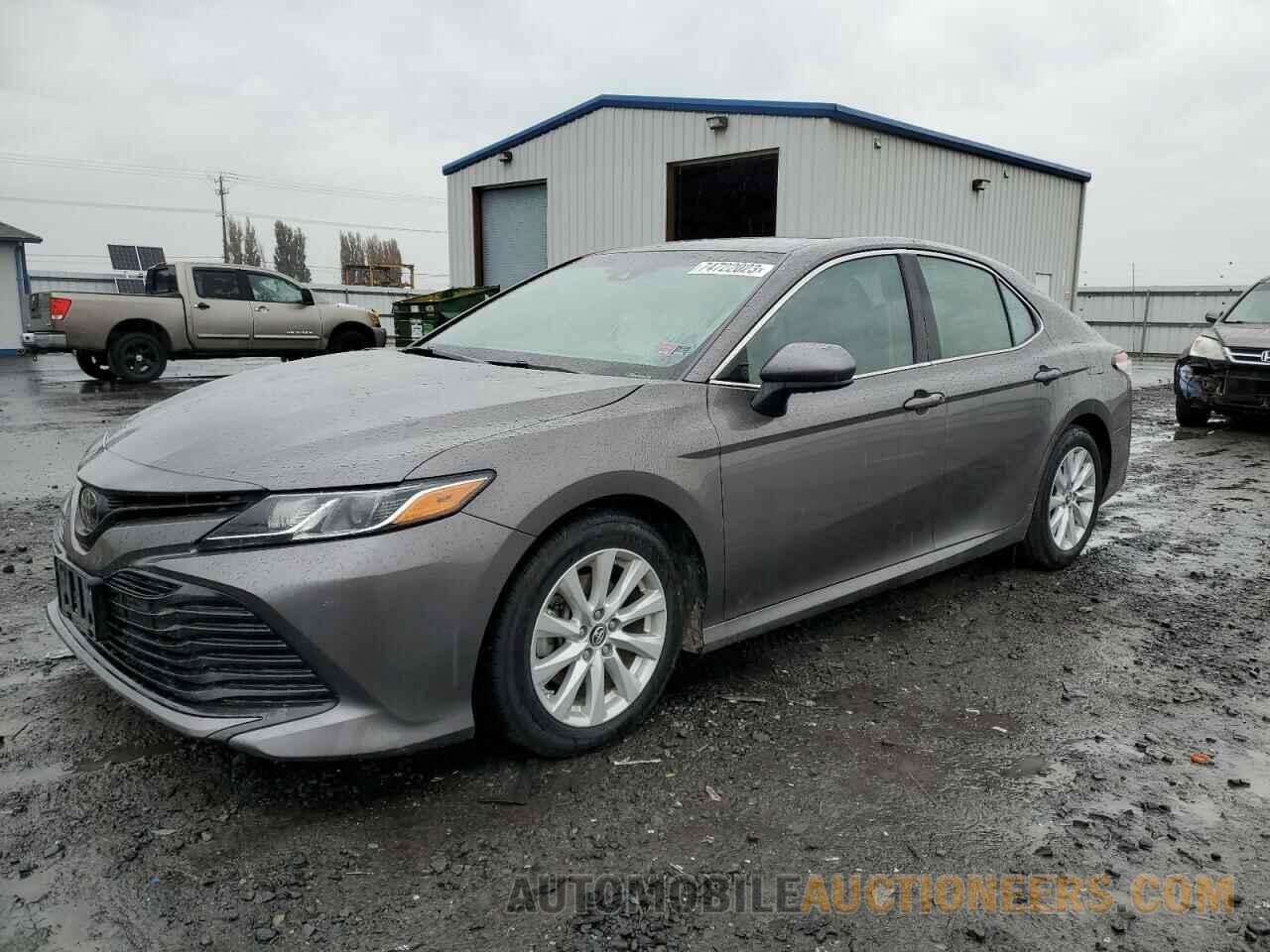 4T1B11HK6JU537477 TOYOTA CAMRY 2018