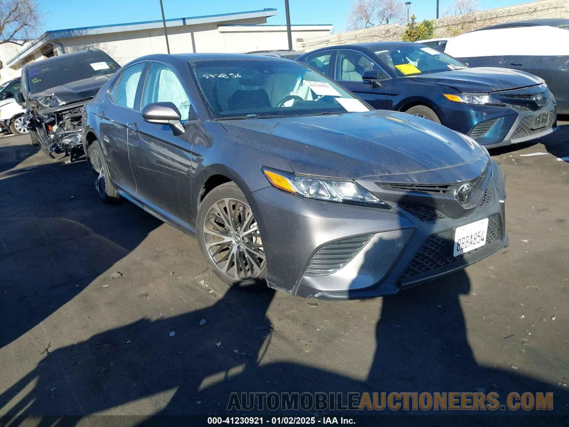 4T1B11HK6JU542856 TOYOTA CAMRY 2018