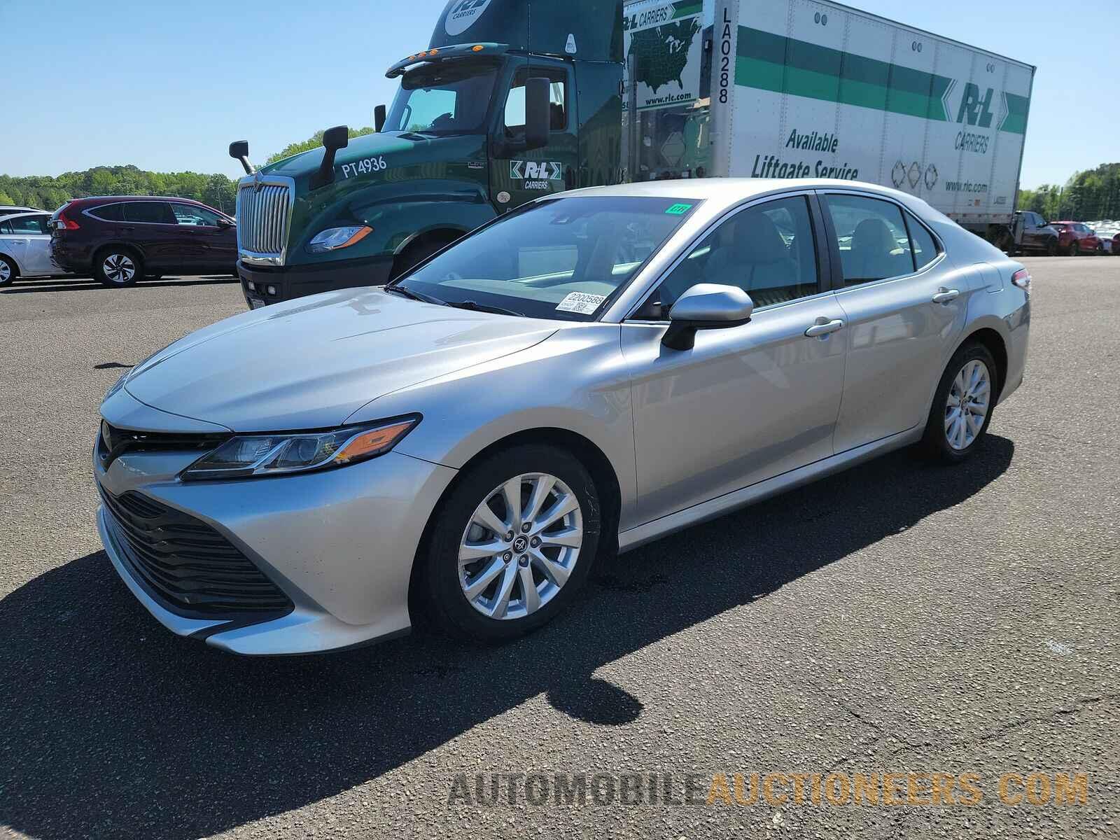 4T1B11HK6JU547345 Toyota Camry LE 2018