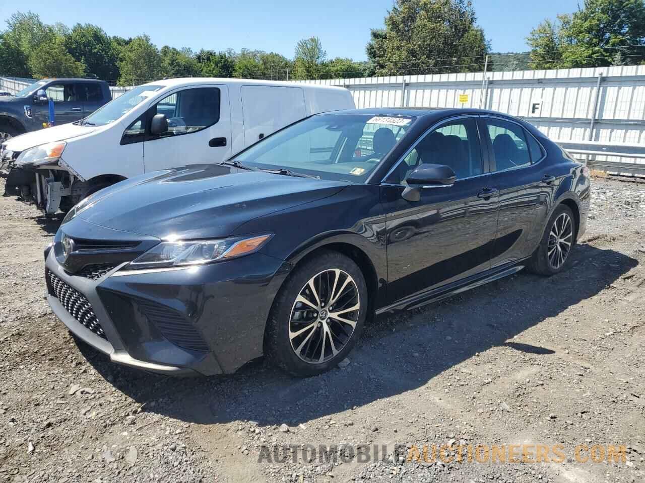 4T1B11HK6JU551055 TOYOTA CAMRY 2018