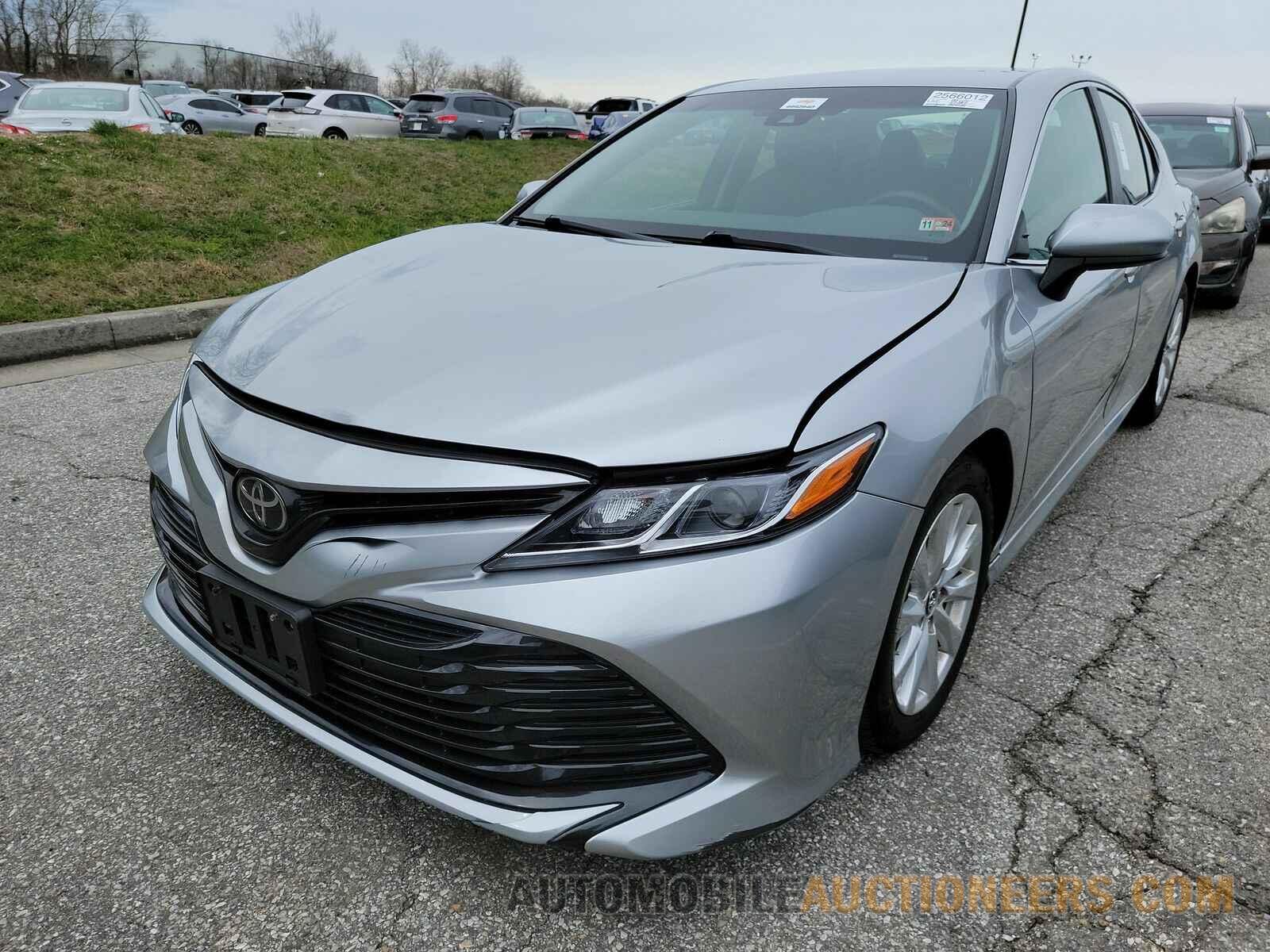 4T1B11HK6JU551668 Toyota Camry 2018