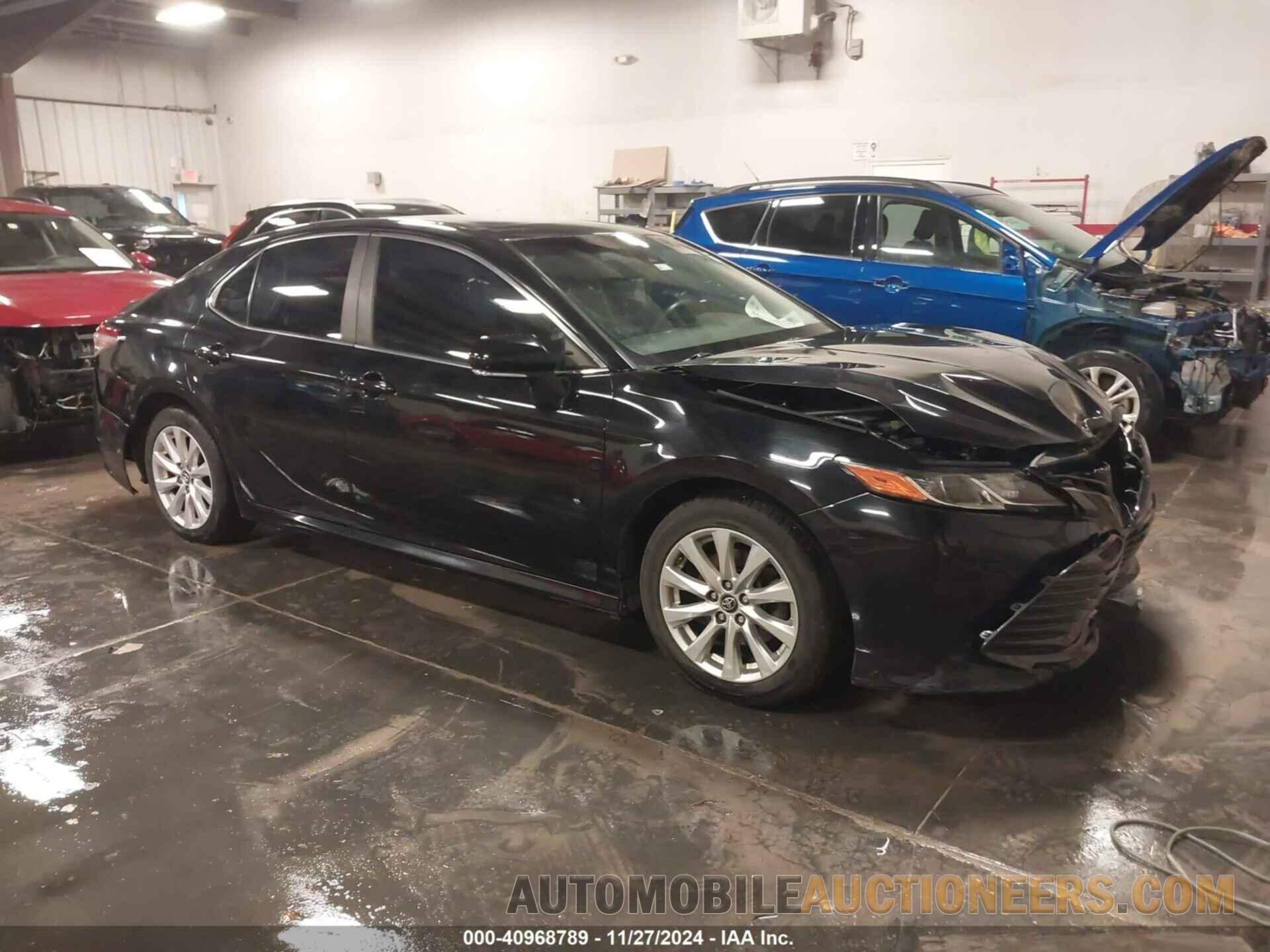 4T1B11HK6JU552142 TOYOTA CAMRY 2018