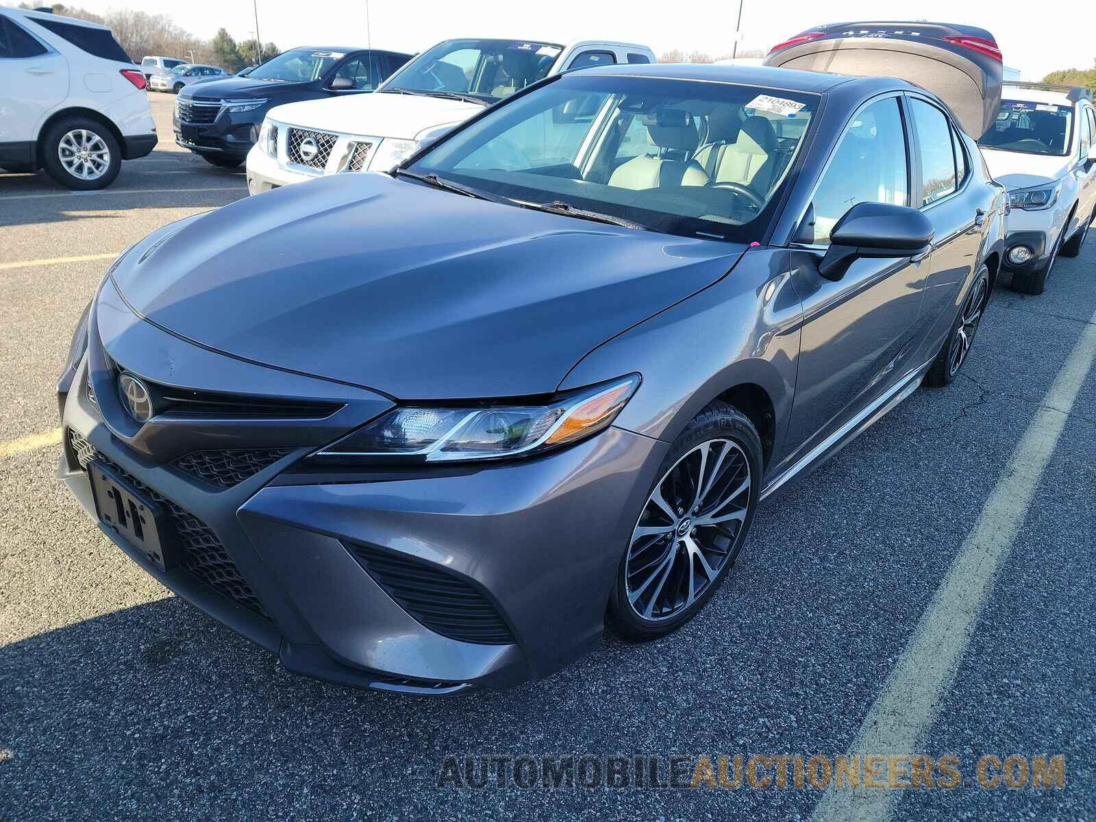 4T1B11HK6JU556188 Toyota Camry 2018