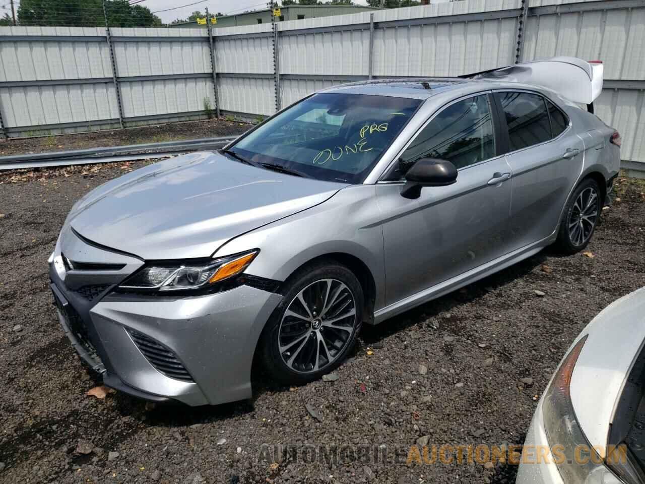 4T1B11HK6JU561293 TOYOTA CAMRY 2018