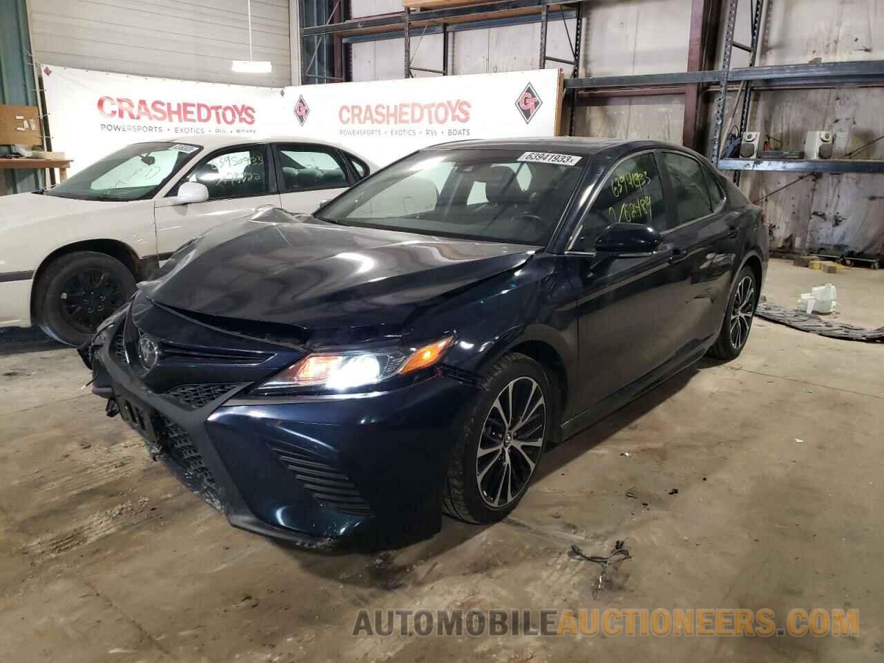 4T1B11HK6JU563352 TOYOTA CAMRY 2018