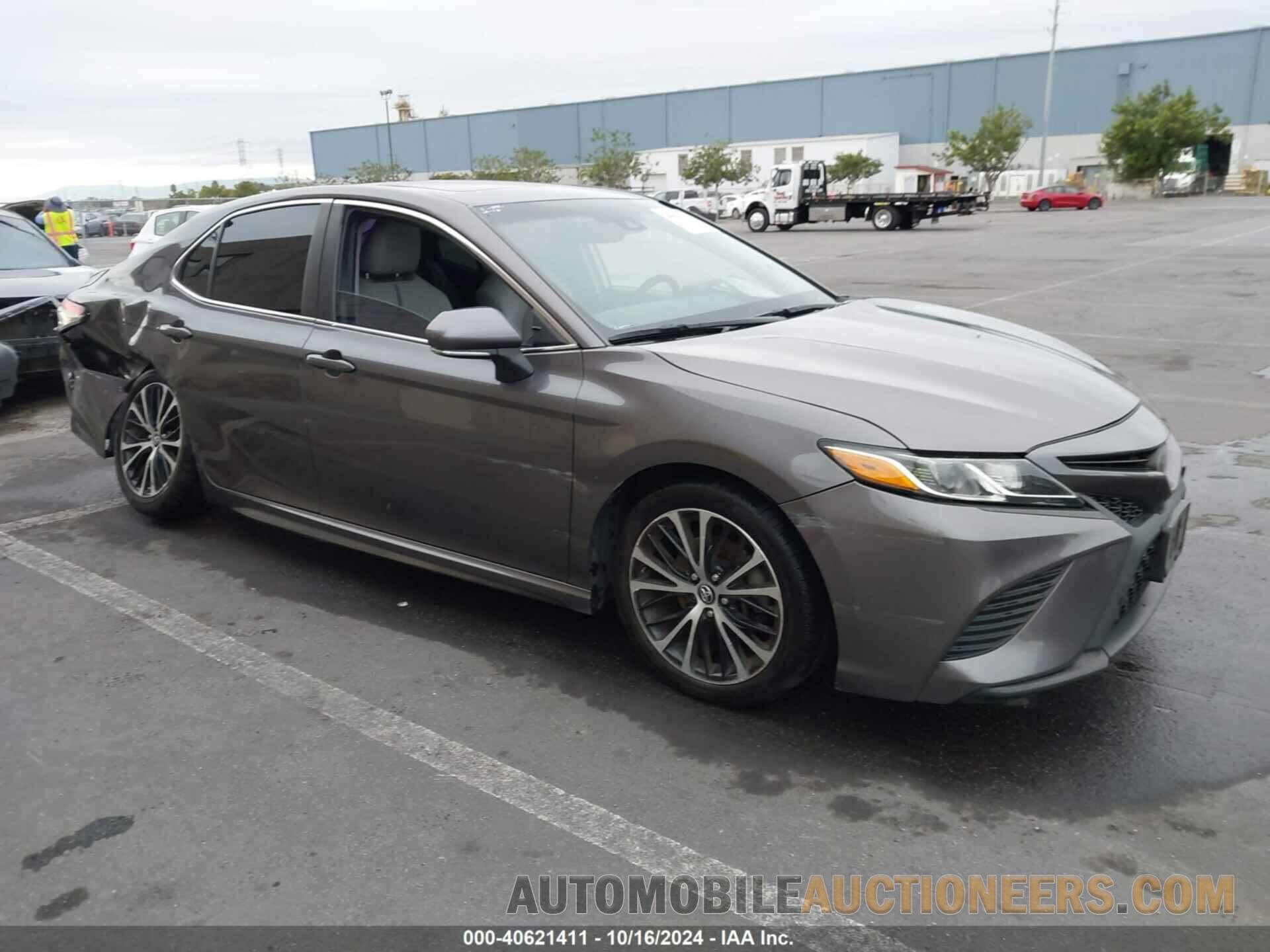 4T1B11HK6JU566218 TOYOTA CAMRY 2018