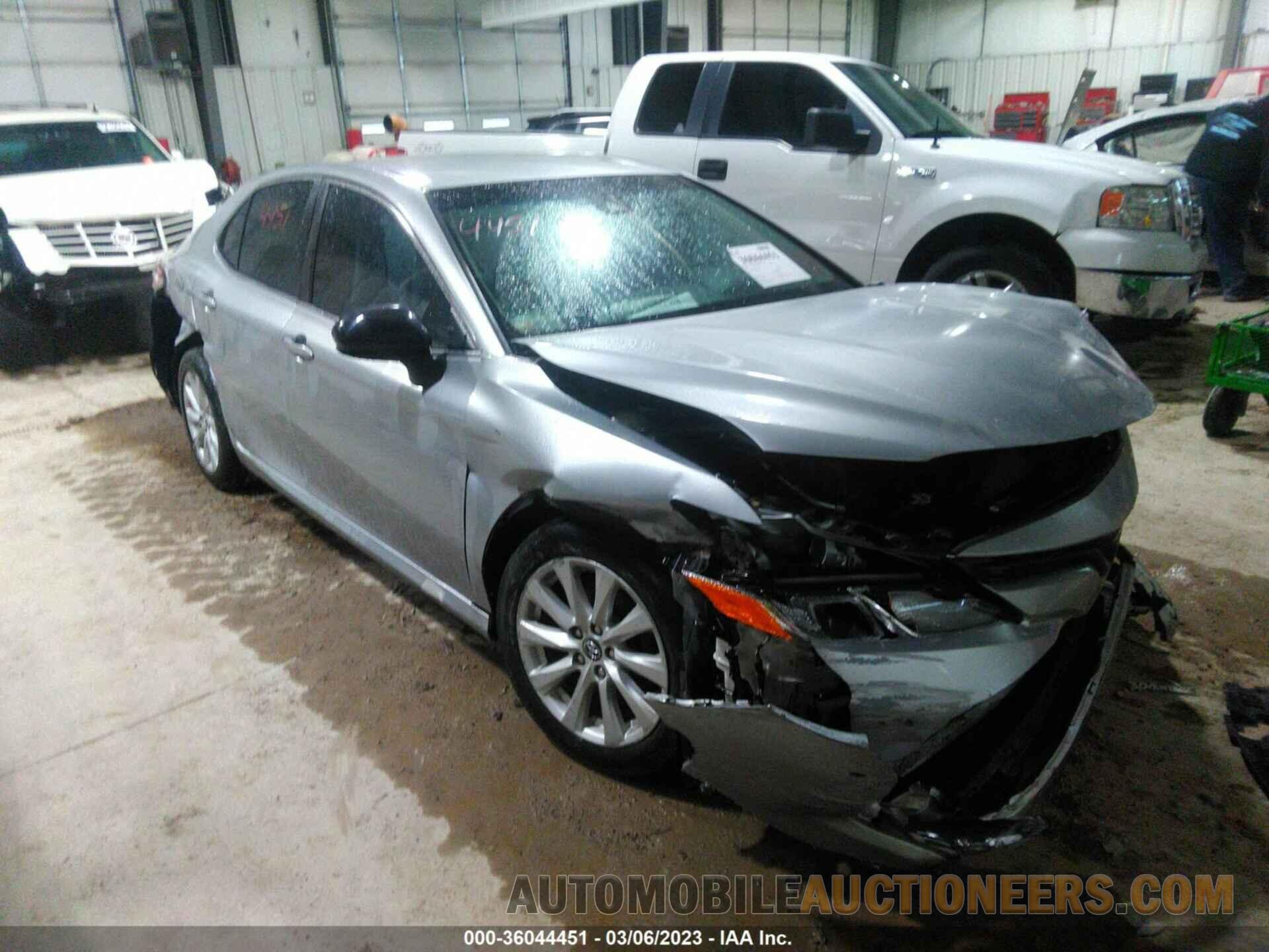 4T1B11HK6JU567482 TOYOTA CAMRY 2018