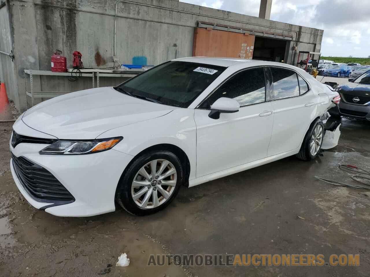 4T1B11HK6JU567949 TOYOTA CAMRY 2018