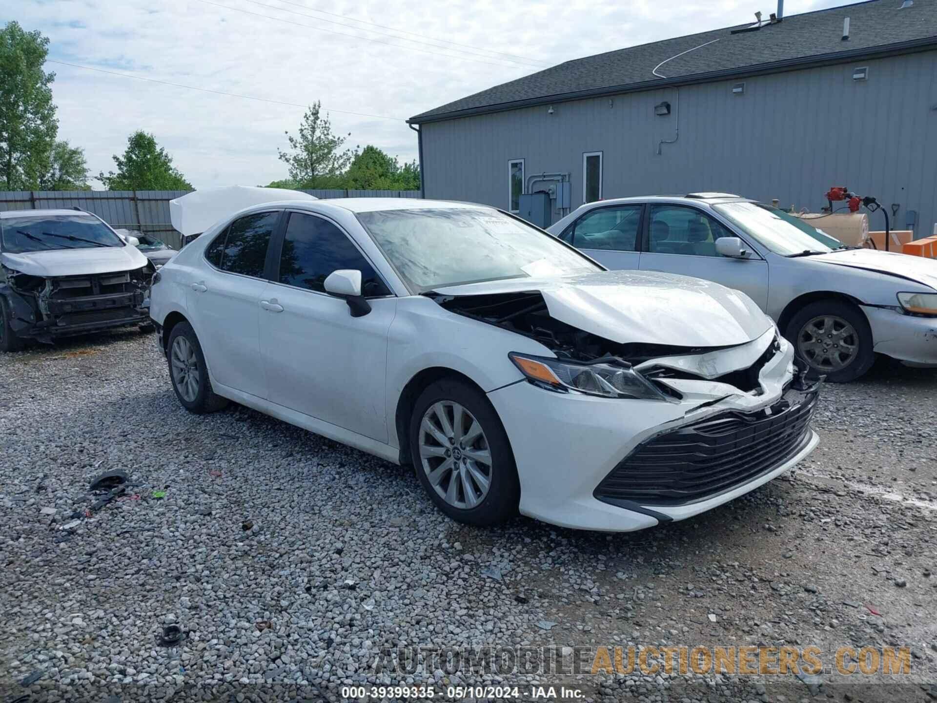 4T1B11HK6JU568065 TOYOTA CAMRY 2018