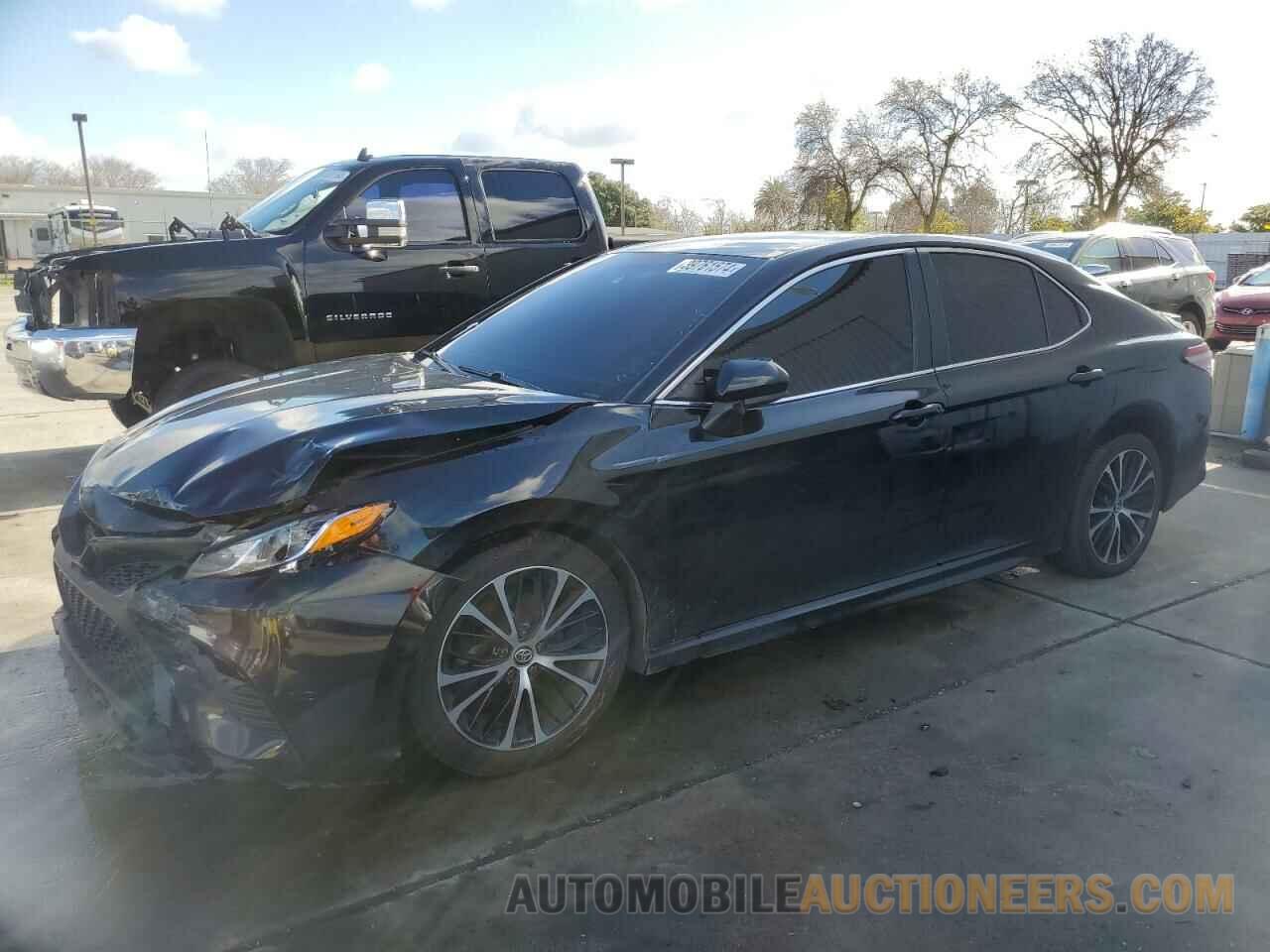 4T1B11HK6JU575789 TOYOTA CAMRY 2018