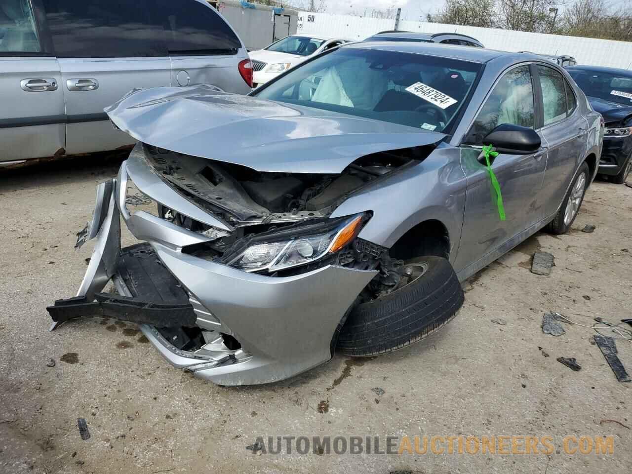 4T1B11HK6JU581477 TOYOTA CAMRY 2018