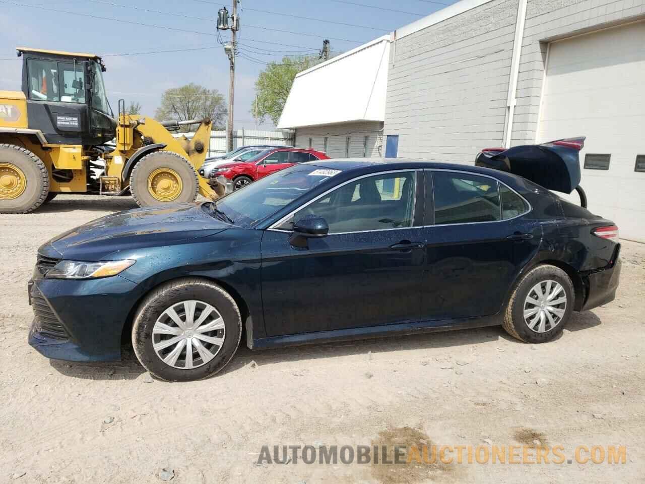 4T1B11HK6JU581933 TOYOTA CAMRY 2018