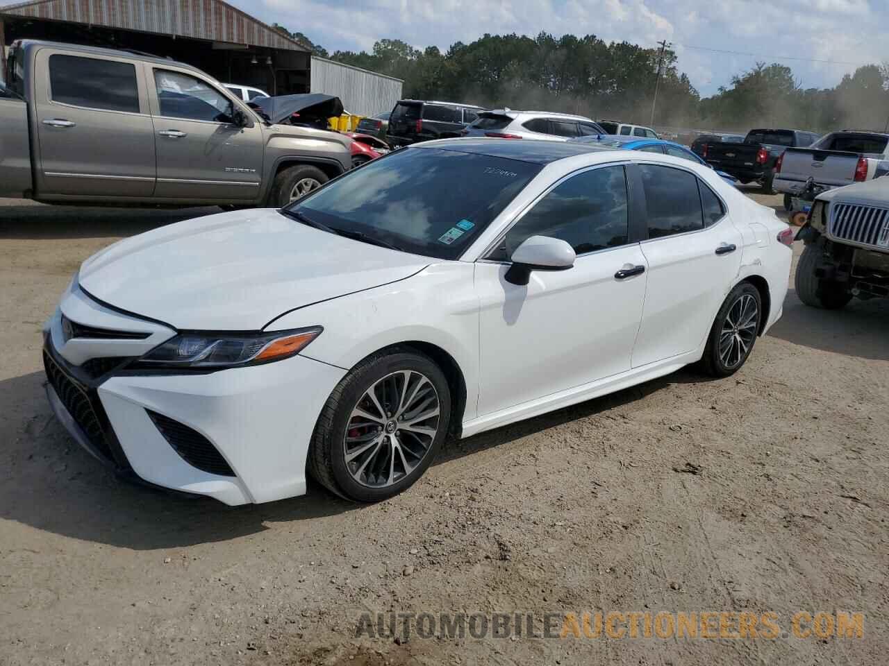 4T1B11HK6JU582824 TOYOTA CAMRY 2018