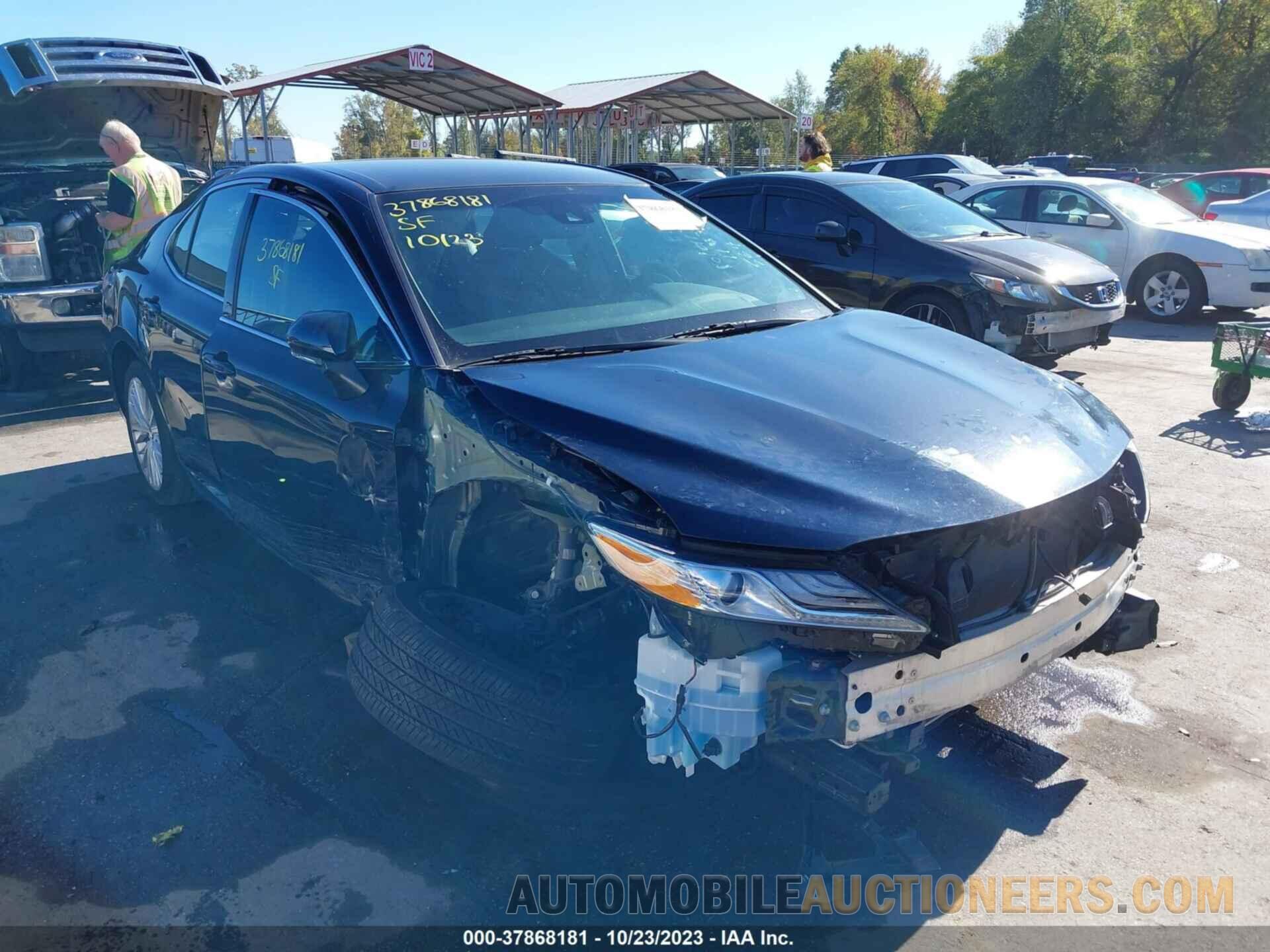 4T1B11HK6JU585643 TOYOTA CAMRY 2018