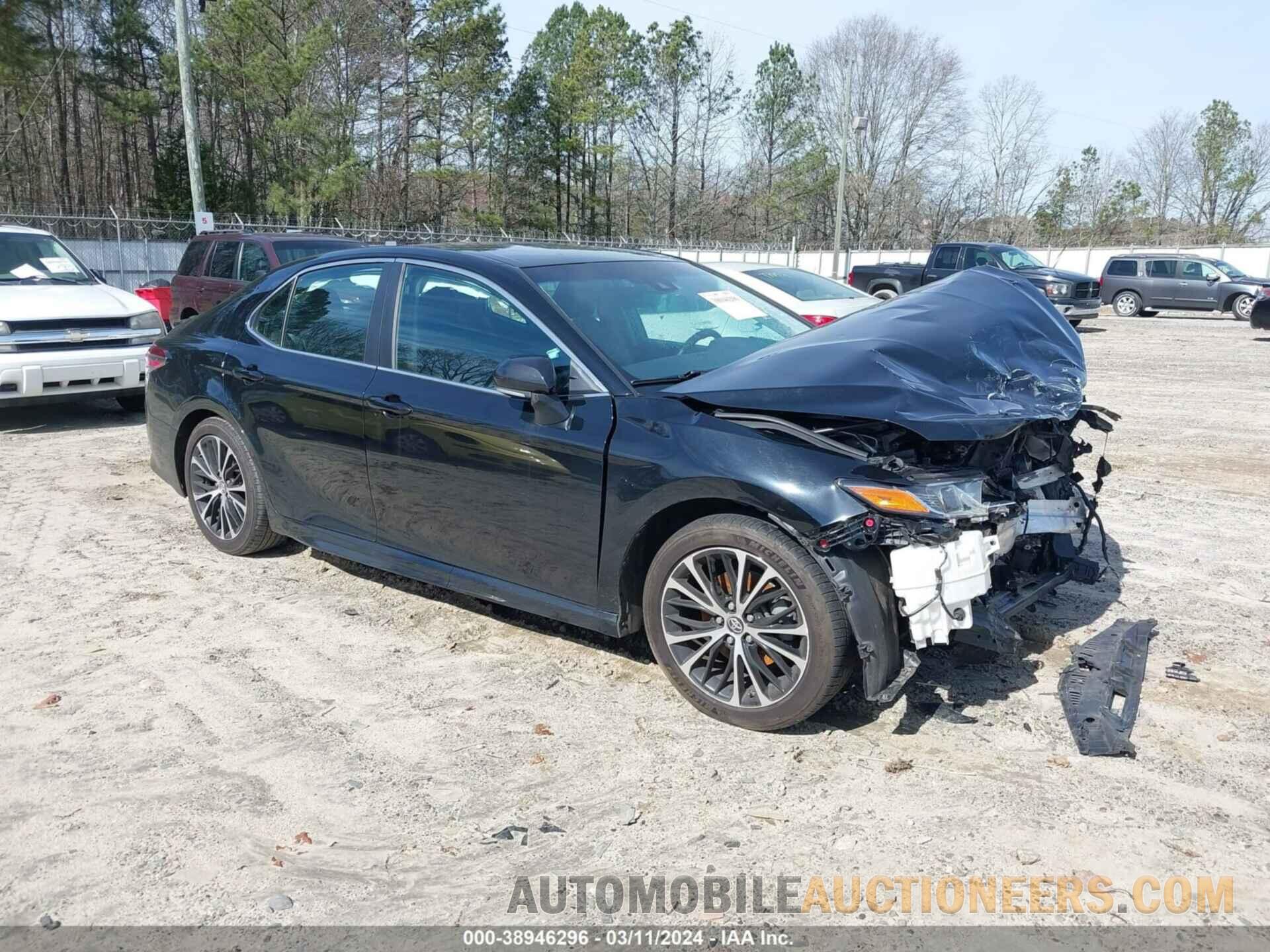 4T1B11HK6JU586565 TOYOTA CAMRY 2018