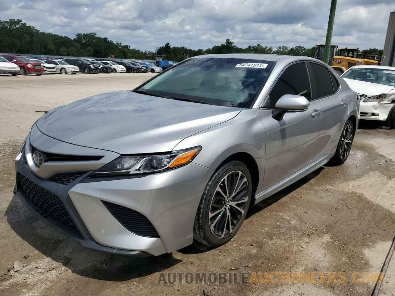 4T1B11HK6JU586677 TOYOTA CAMRY 2018