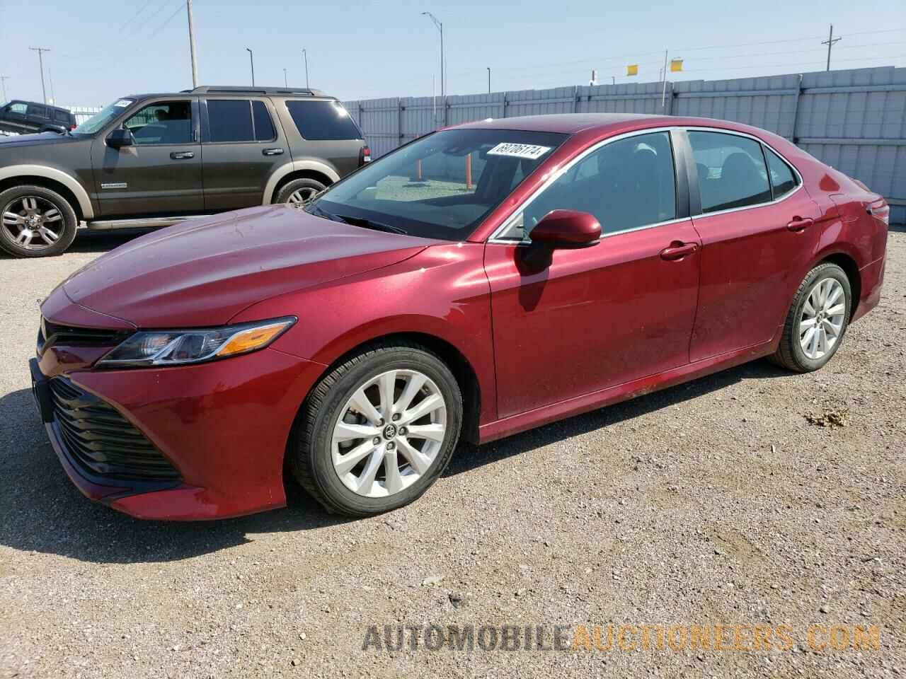 4T1B11HK6JU588042 TOYOTA CAMRY 2018