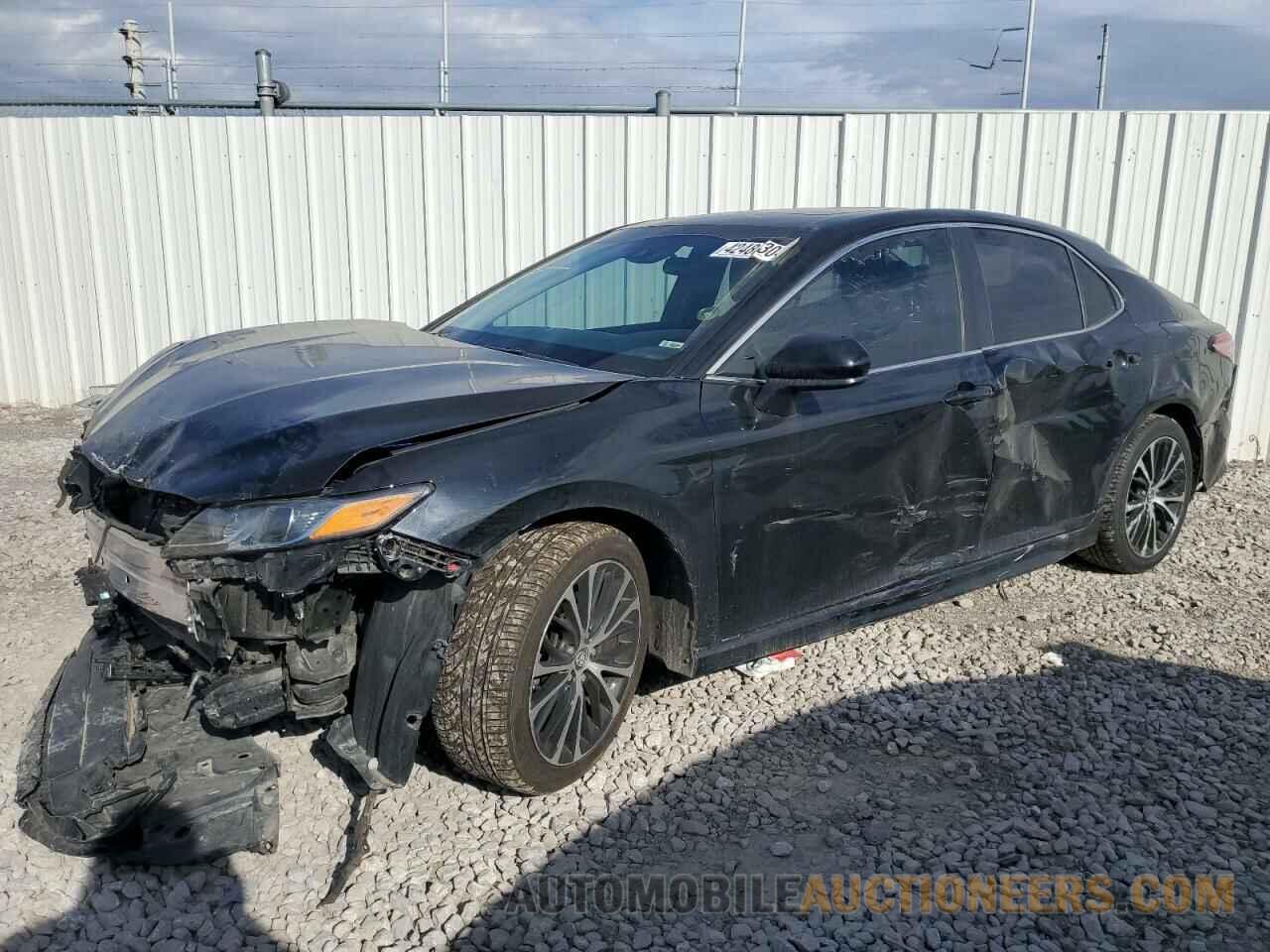 4T1B11HK6JU588428 TOYOTA CAMRY 2018