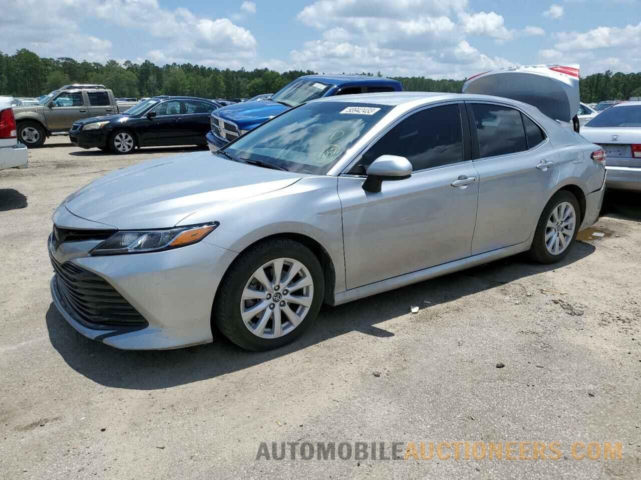 4T1B11HK6JU588574 TOYOTA CAMRY 2018