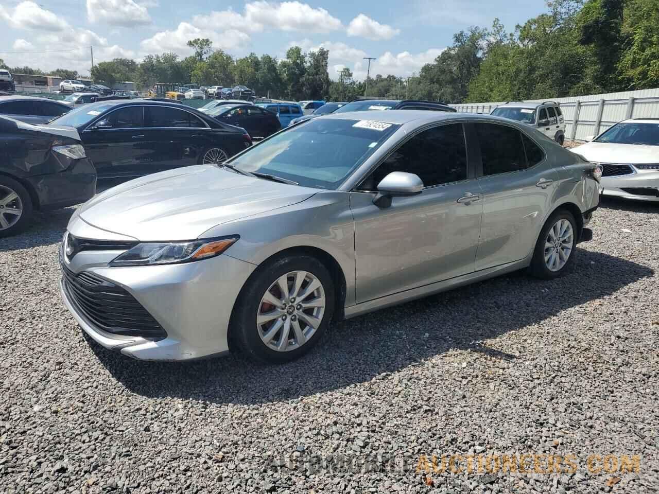 4T1B11HK6JU589286 TOYOTA CAMRY 2018