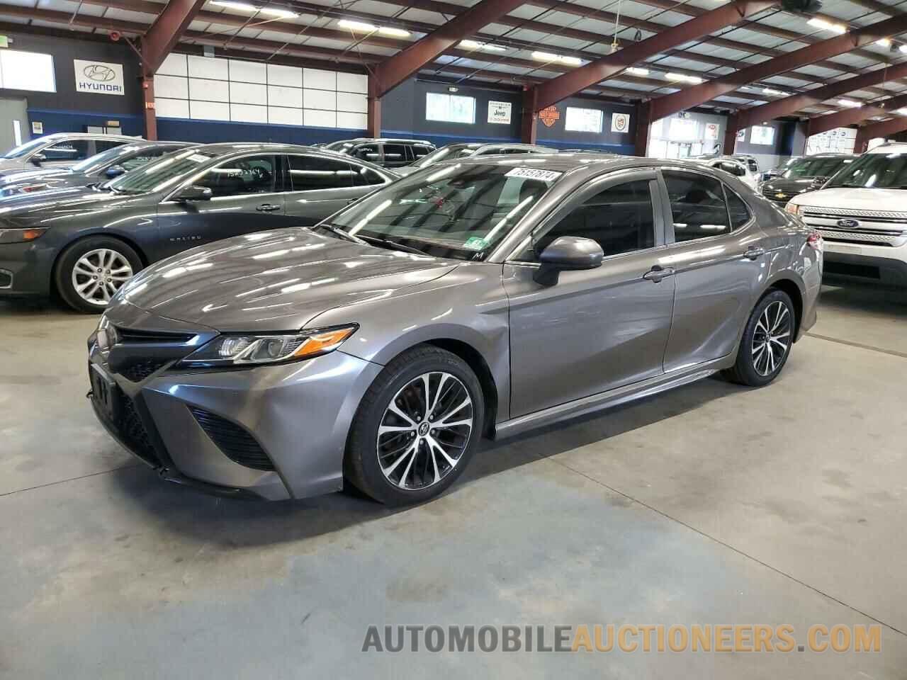 4T1B11HK6JU589885 TOYOTA CAMRY 2018