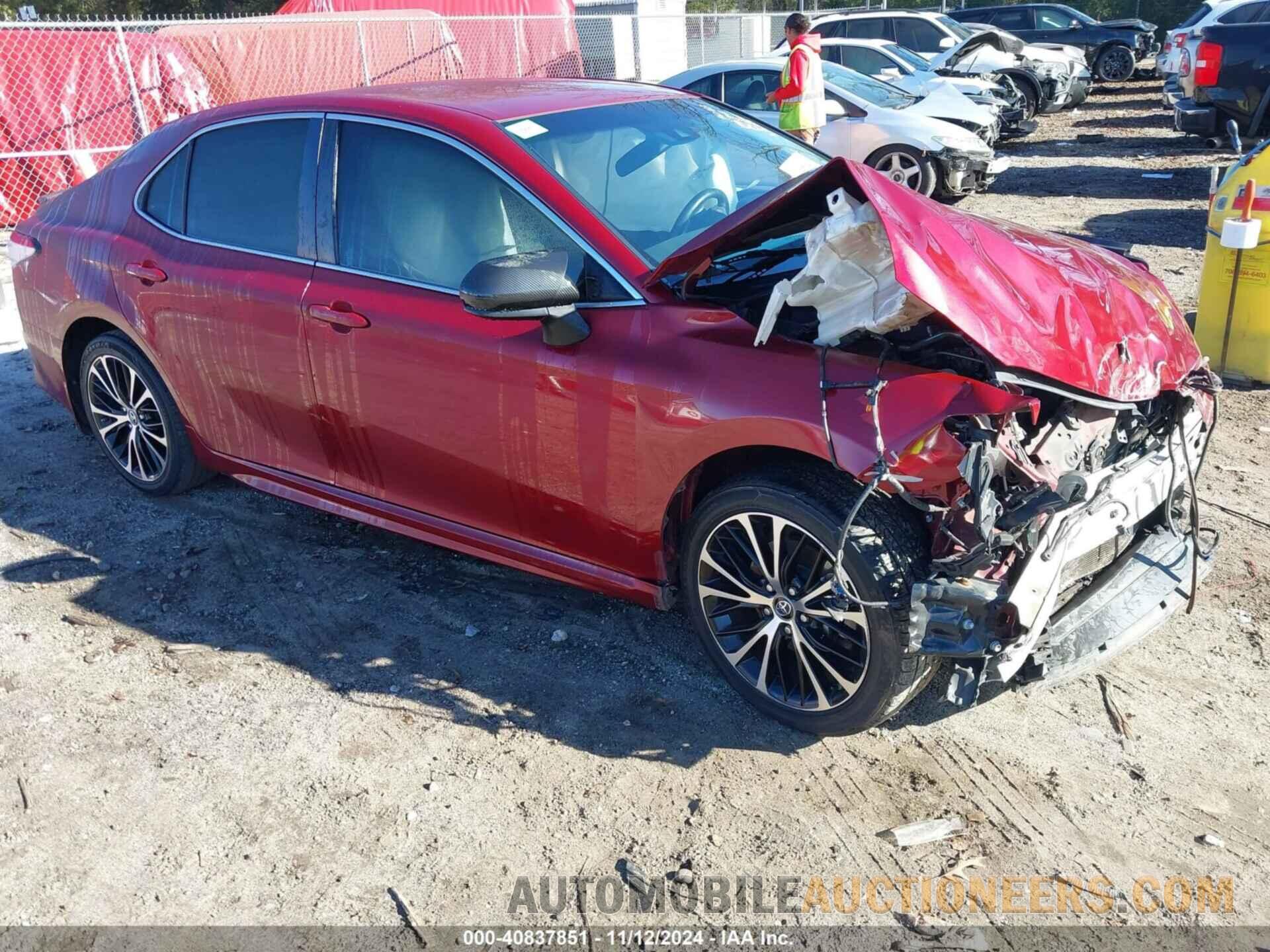 4T1B11HK6JU591281 TOYOTA CAMRY 2018