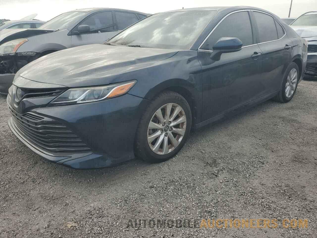 4T1B11HK6JU591913 TOYOTA CAMRY 2018