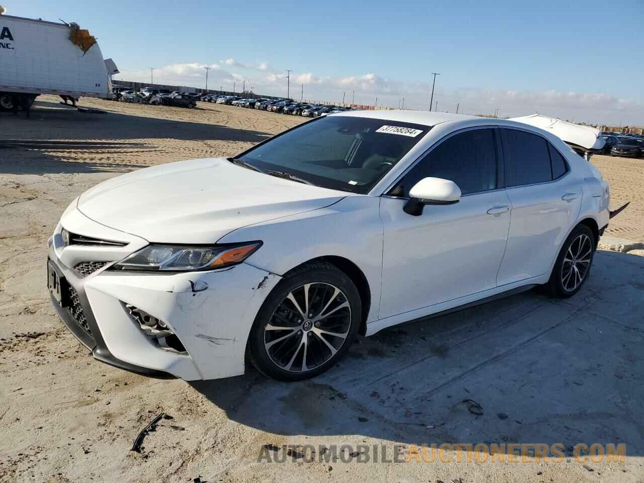 4T1B11HK6JU593578 TOYOTA CAMRY 2018